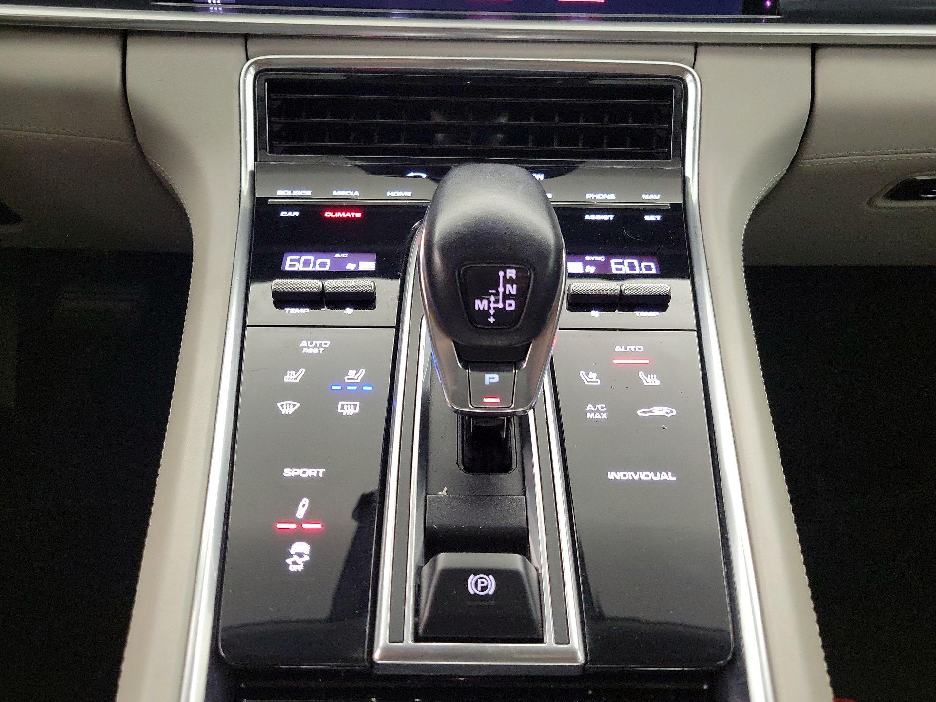 Thumbnail: 2019 Porsche Panamera - 17