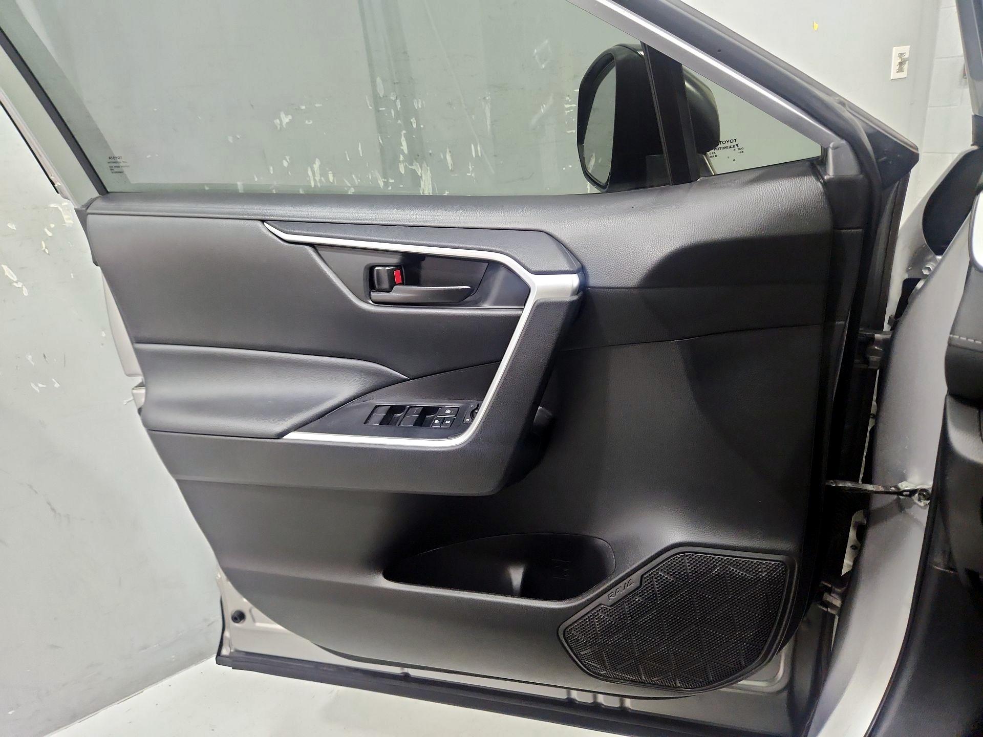 Thumbnail: 2022 Toyota RAV4 - 12