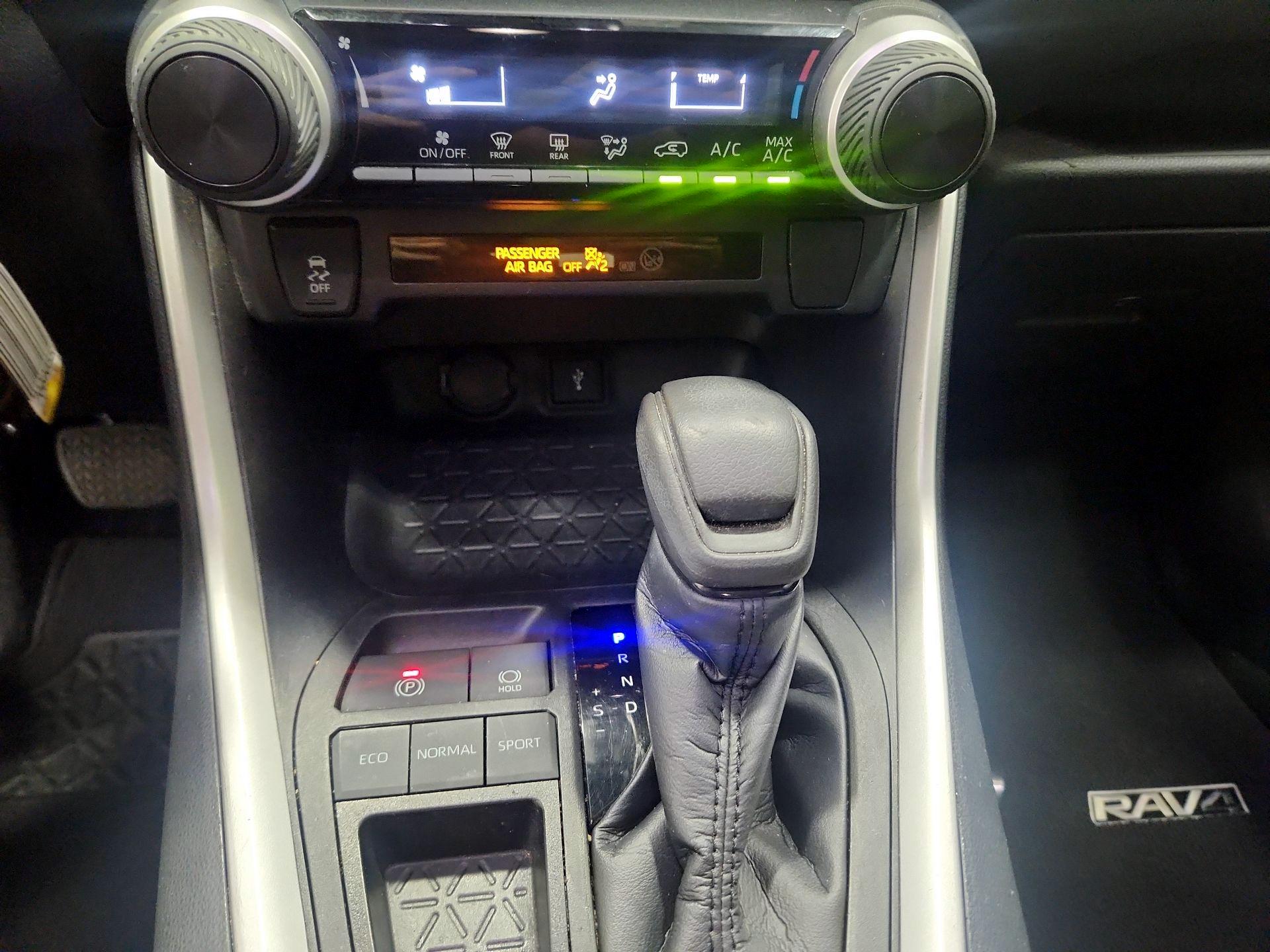 Thumbnail: 2022 Toyota RAV4 - 17