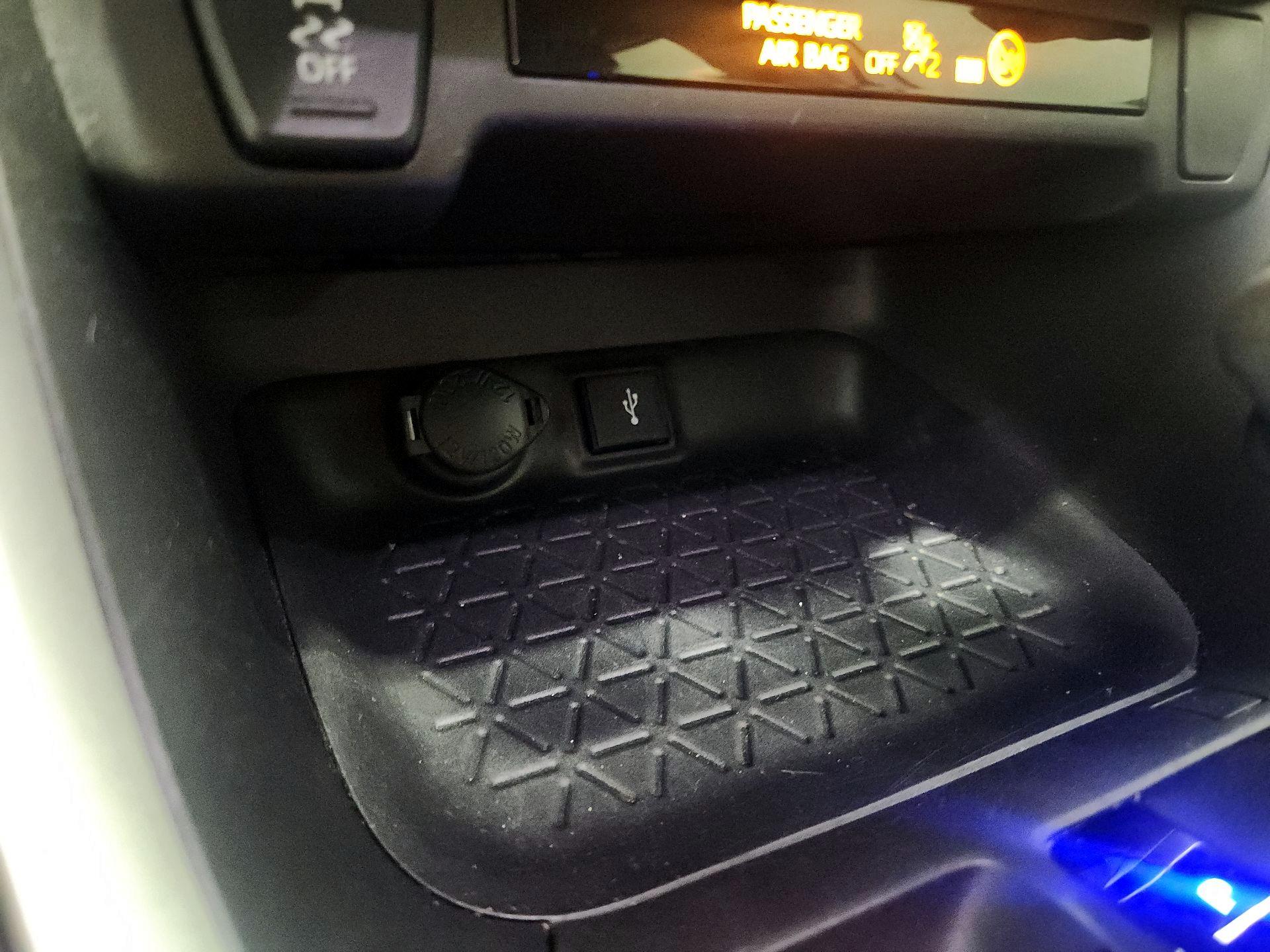 Thumbnail: 2022 Toyota RAV4 - 18