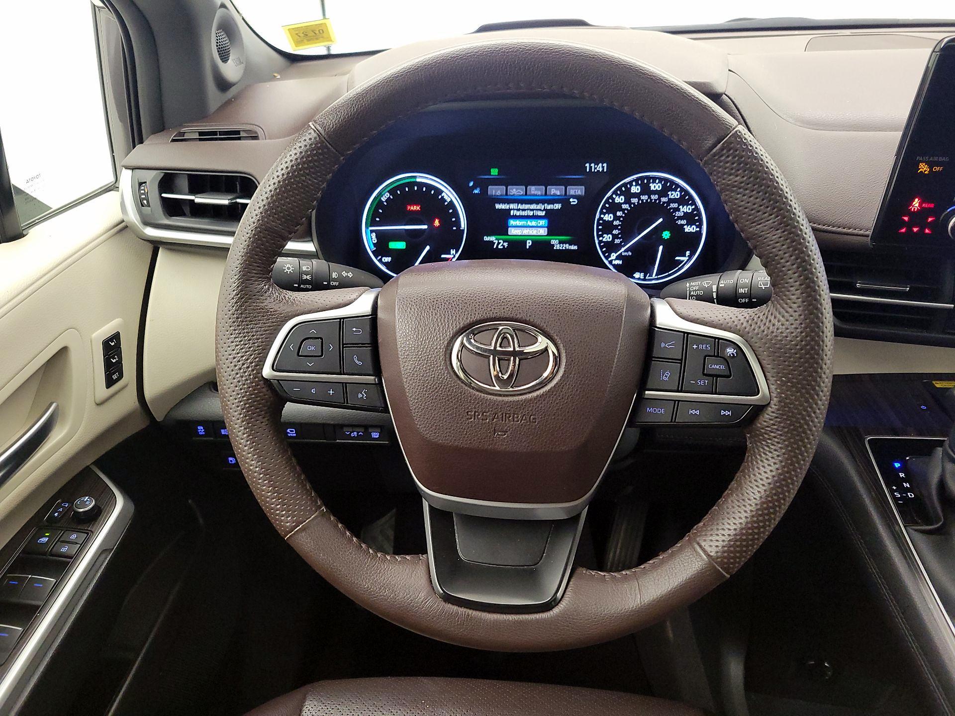 Thumbnail: 2023 Toyota Sienna - 10