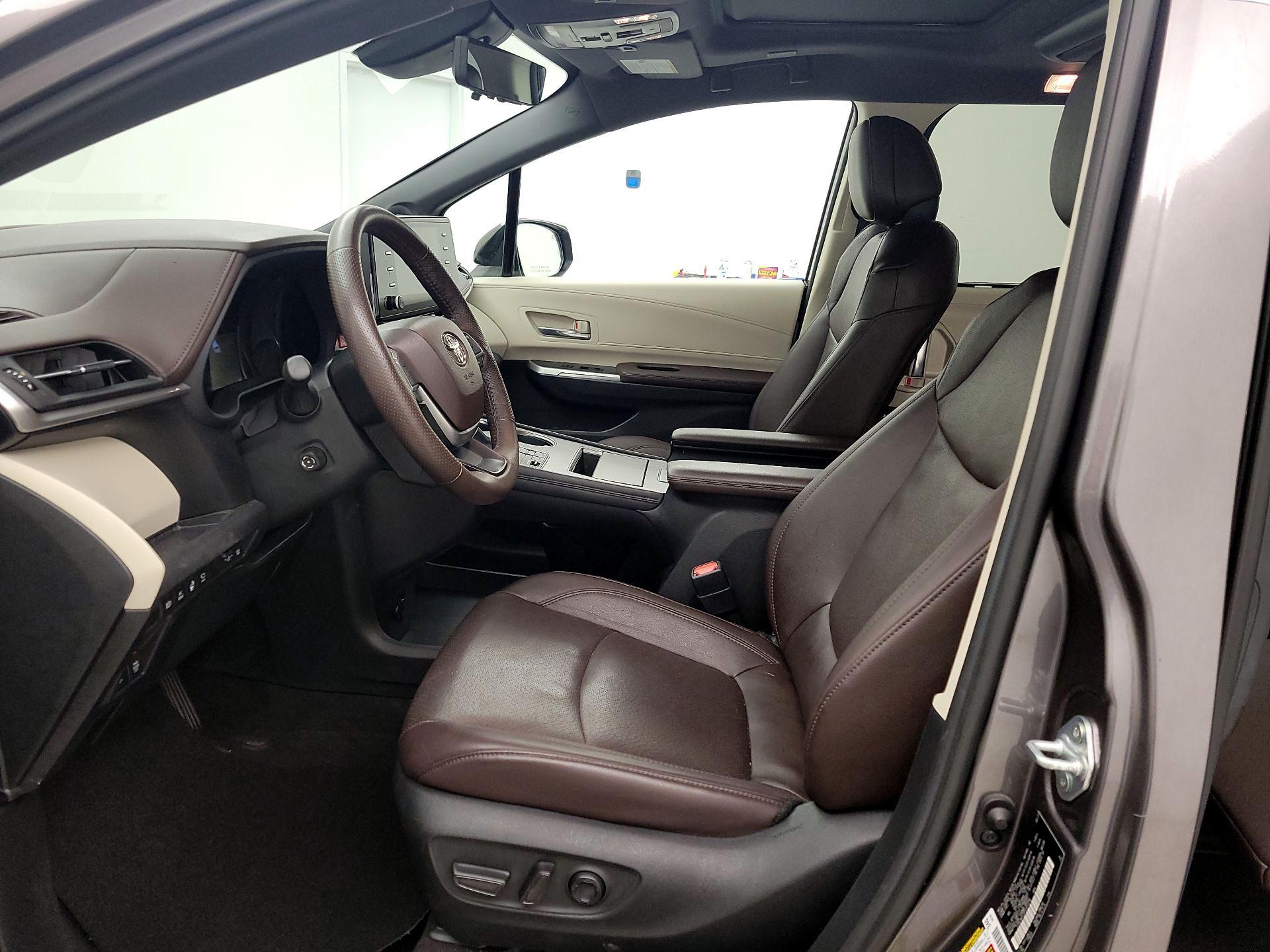 Thumbnail: 2023 Toyota Sienna - 11
