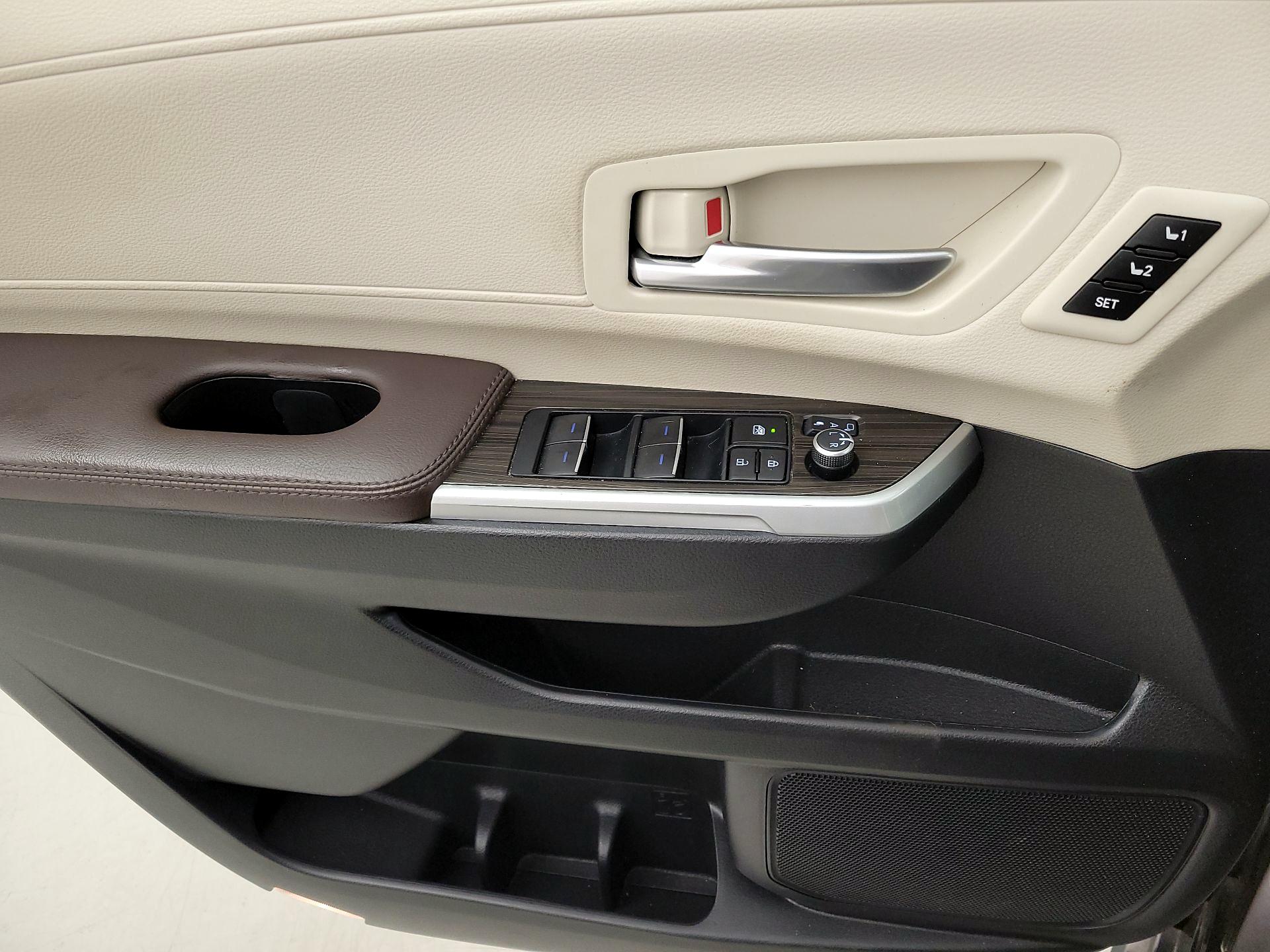 Thumbnail: 2023 Toyota Sienna - 12