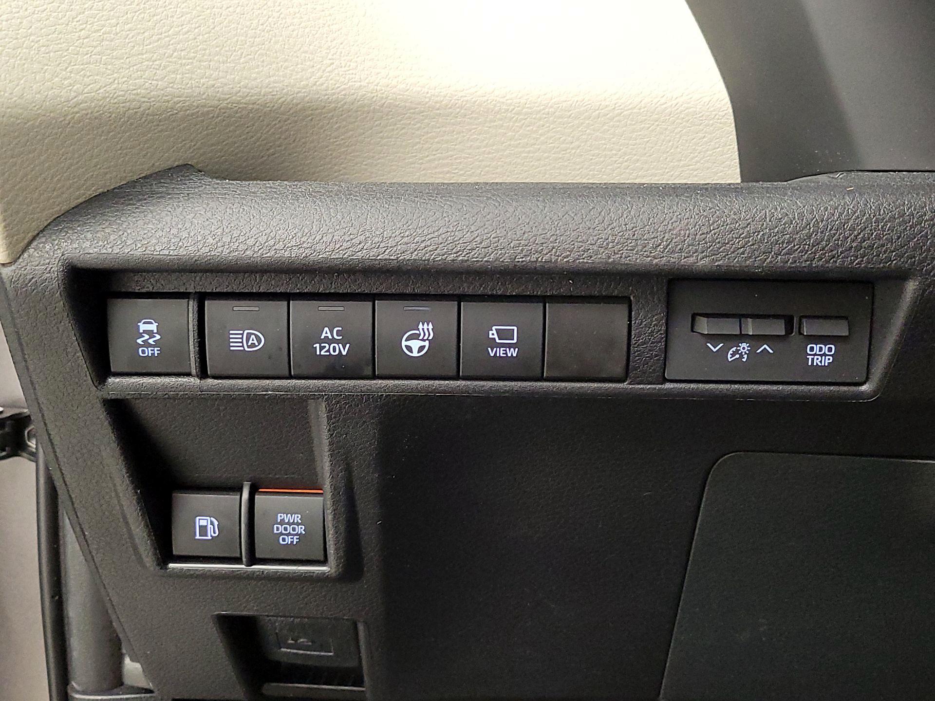 Thumbnail: 2023 Toyota Sienna - 13