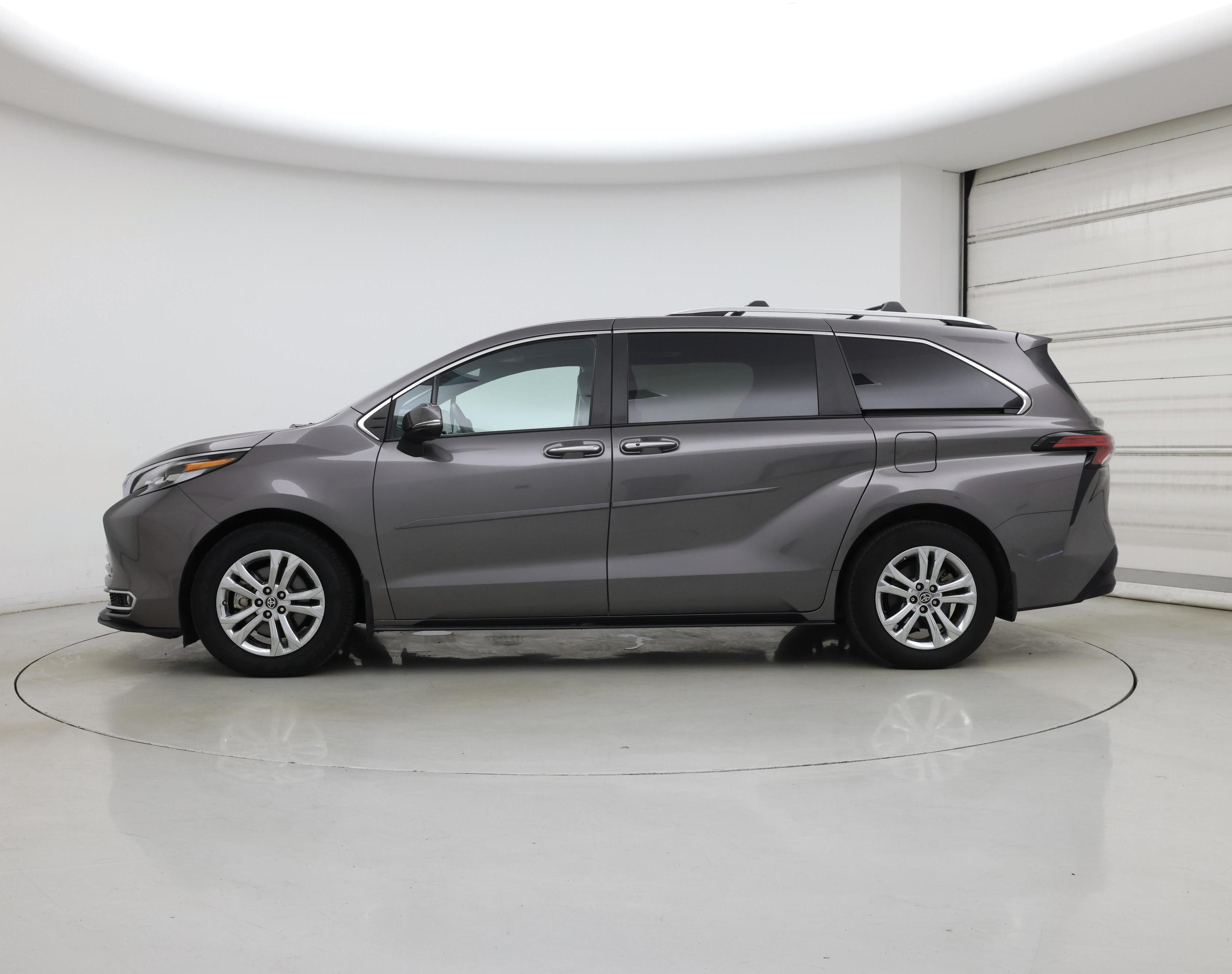 Thumbnail: 2023 Toyota Sienna - 3