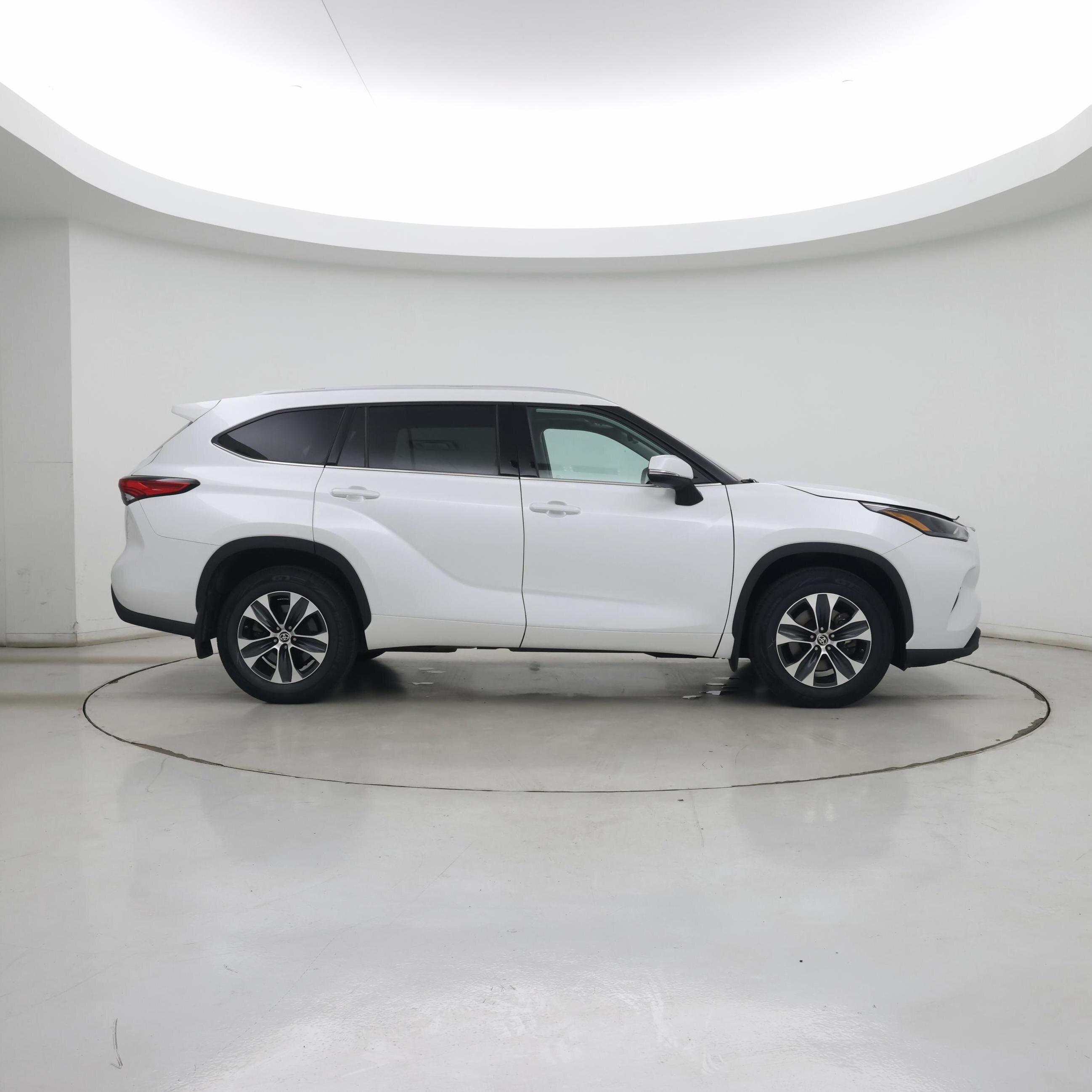 Thumbnail: 2022 Toyota Highlander - 7