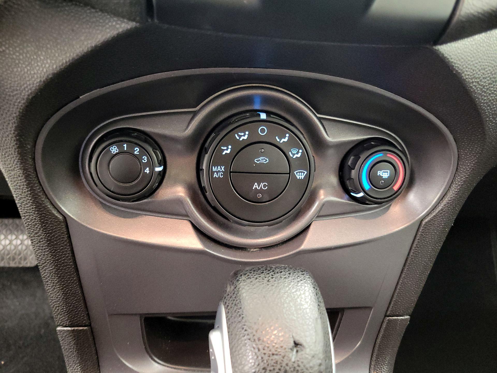 Thumbnail: 2016 Ford Fiesta - 15
