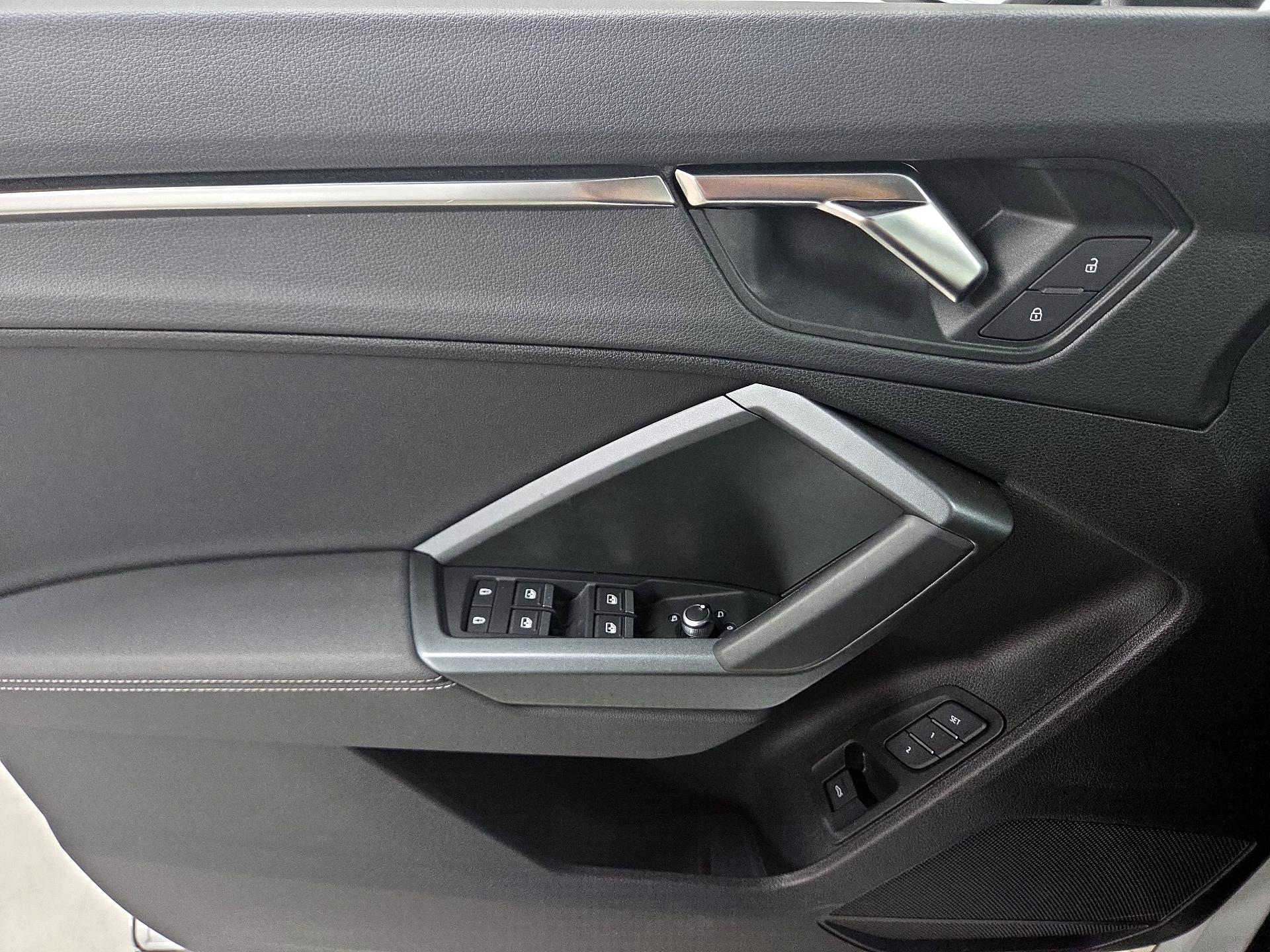 Thumbnail: 2025 Audi Q3 - 12