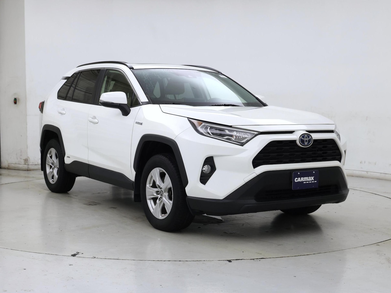 2021 Toyota RAV4 XLE - Photo 2