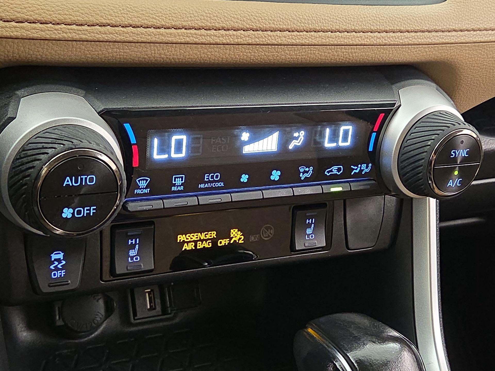 Thumbnail: 2021 Toyota RAV4 - 16
