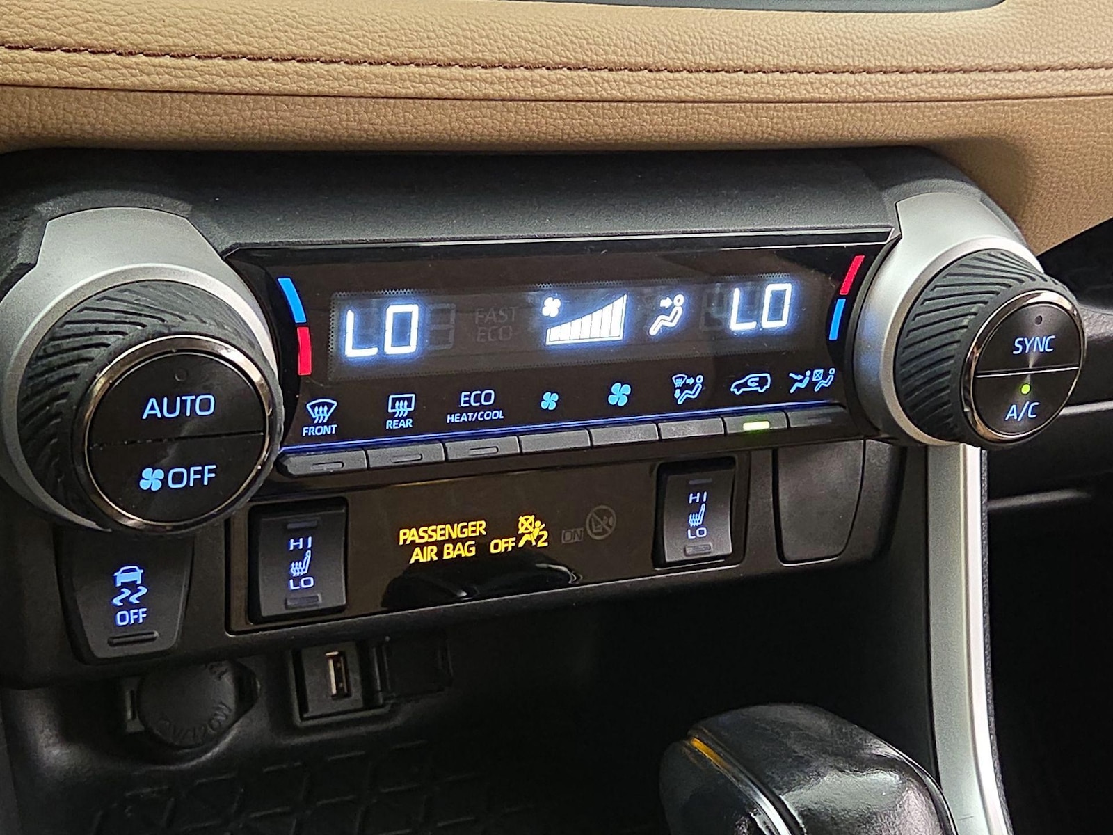 2021 Toyota RAV4 XLE - Photo 17