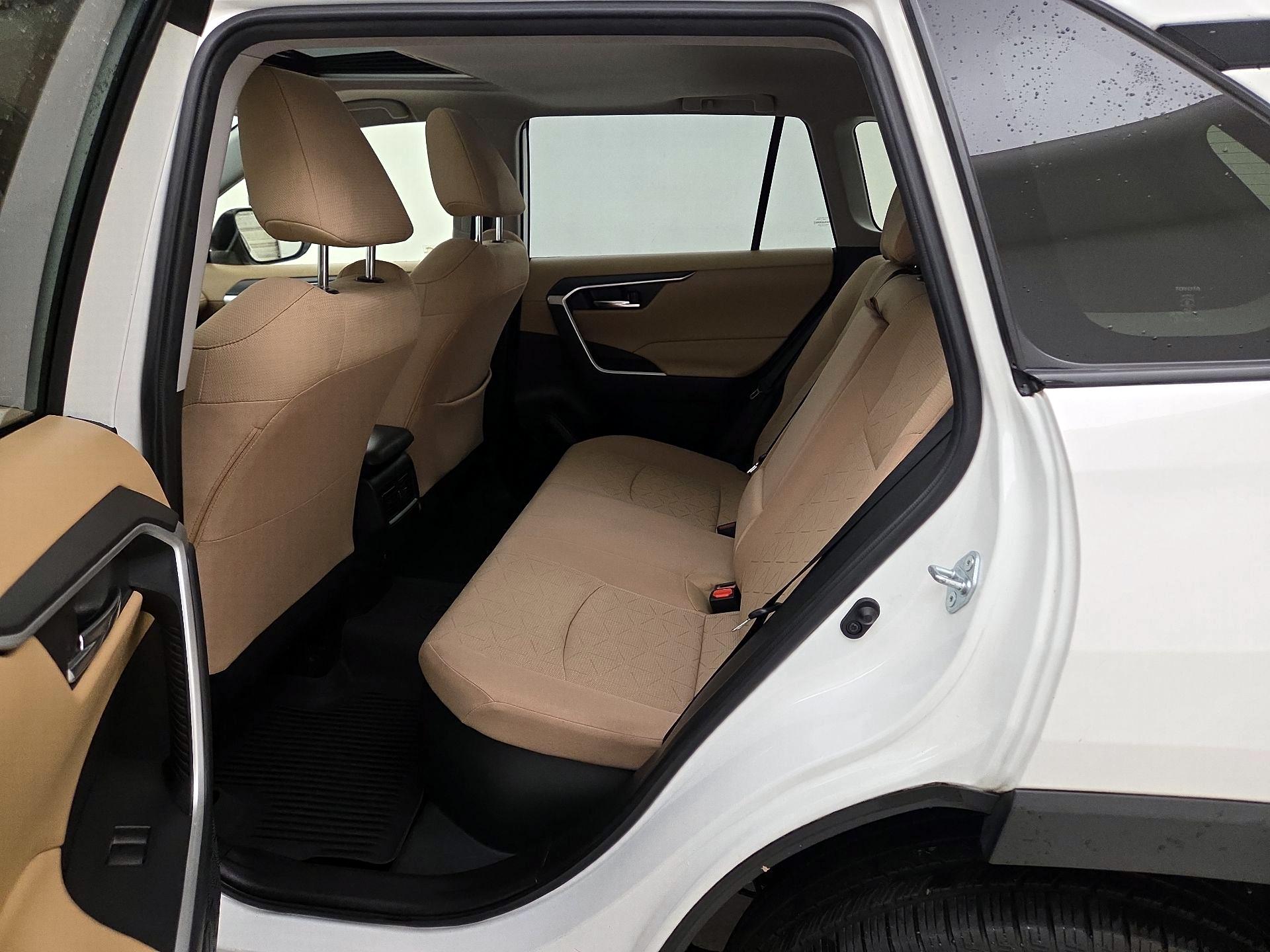 Thumbnail: 2021 Toyota RAV4 - 20