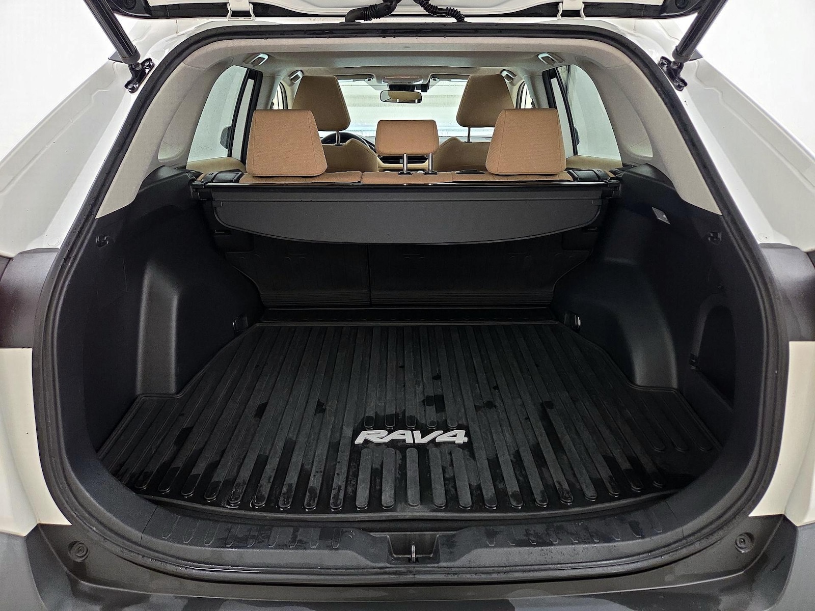 2021 Toyota RAV4 XLE - Photo 22