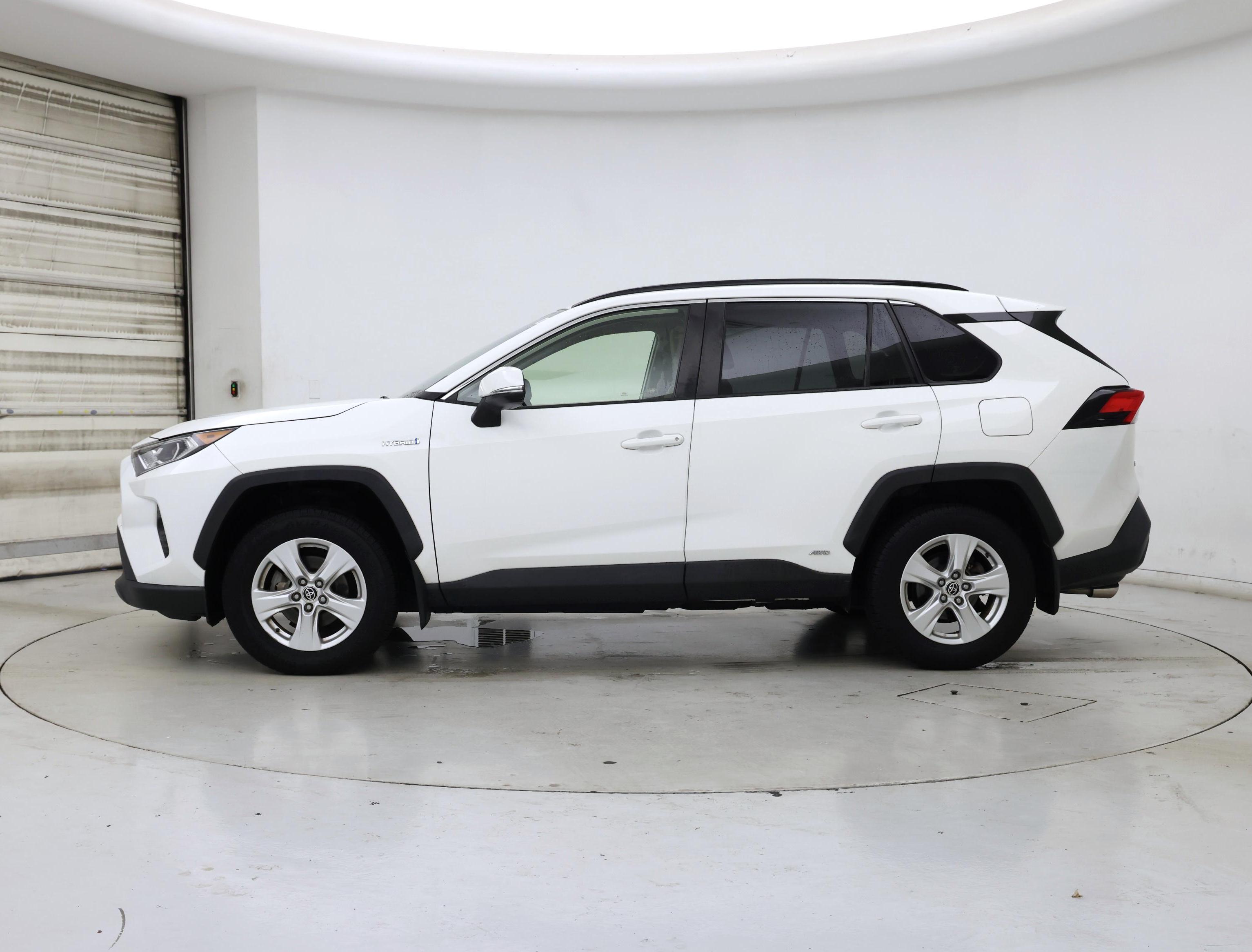 Thumbnail: 2021 Toyota RAV4 - 3
