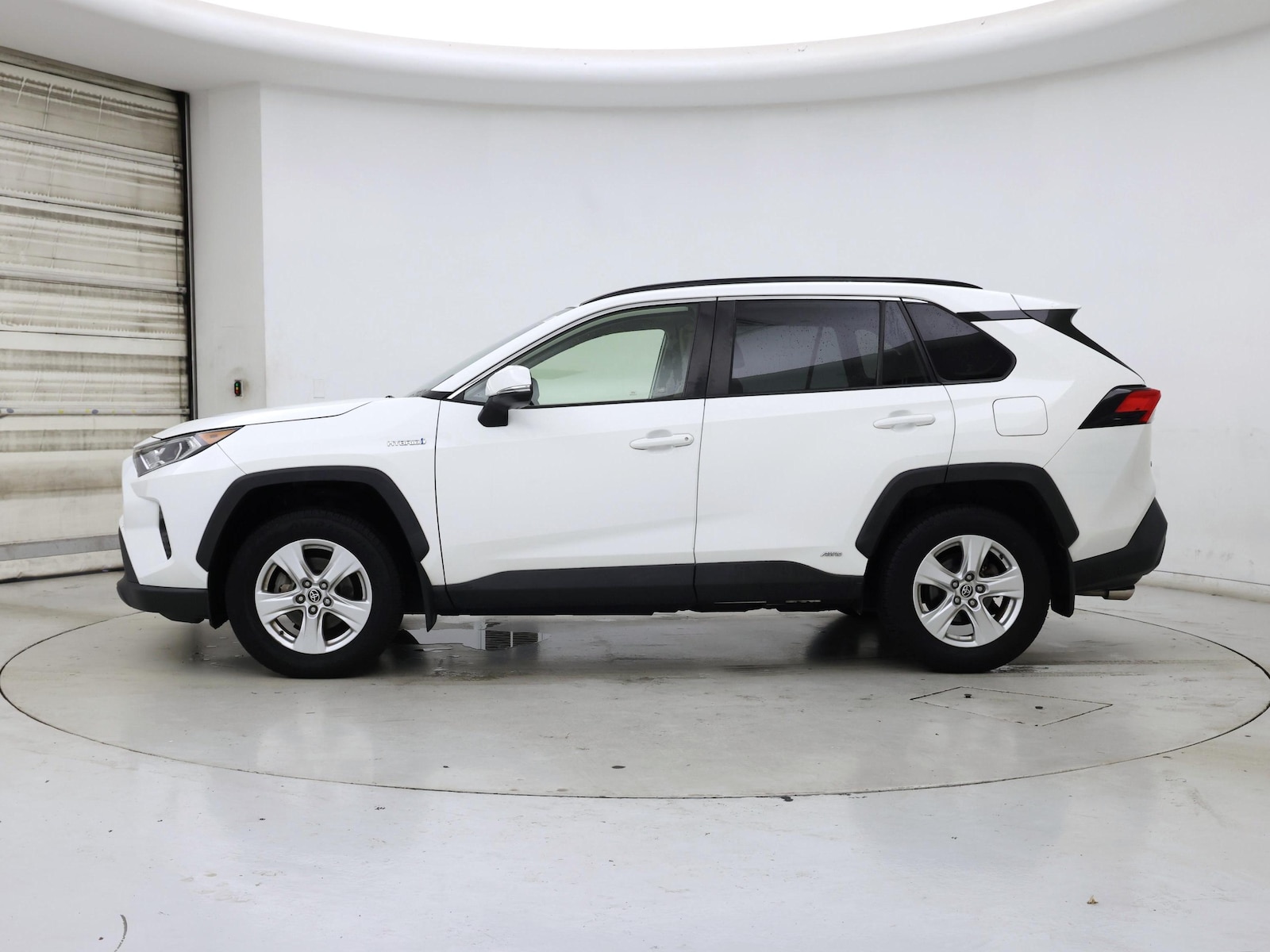 2021 Toyota RAV4 XLE - Photo 4