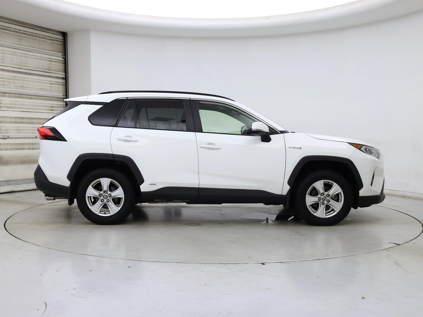 2021 Toyota RAV4 XLE - Photo 8