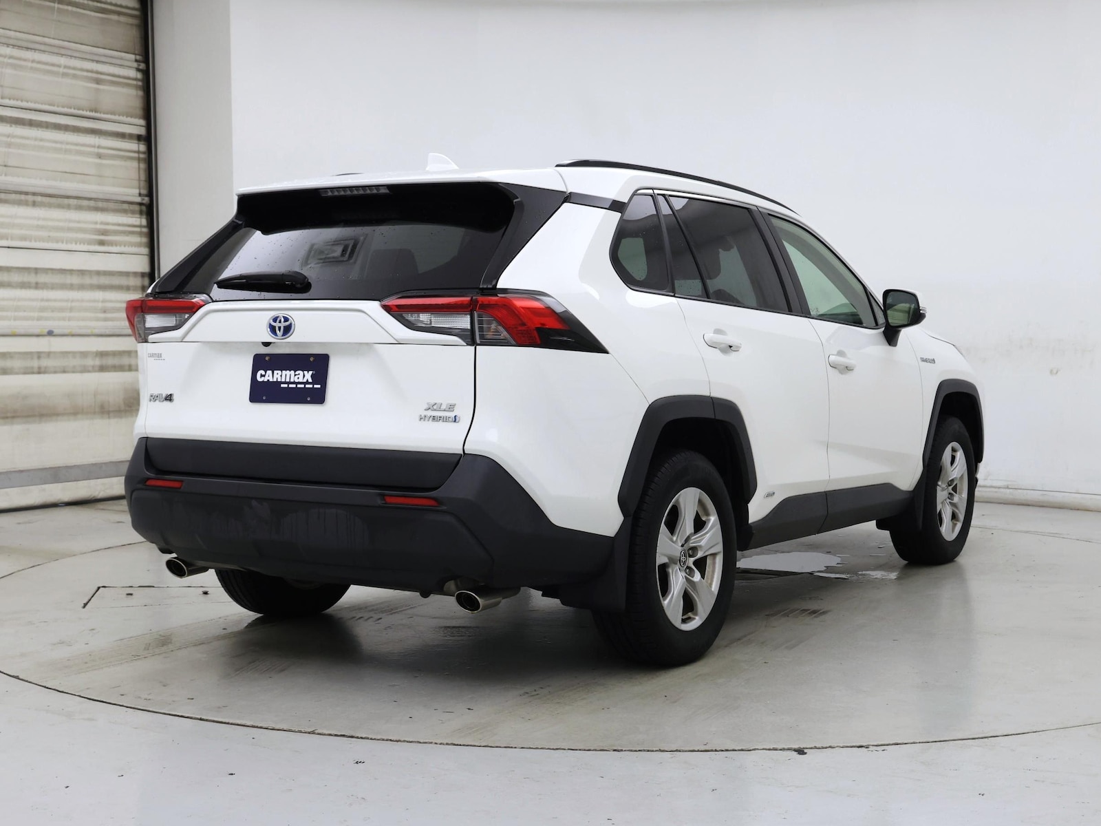 2021 Toyota RAV4 XLE - Photo 9