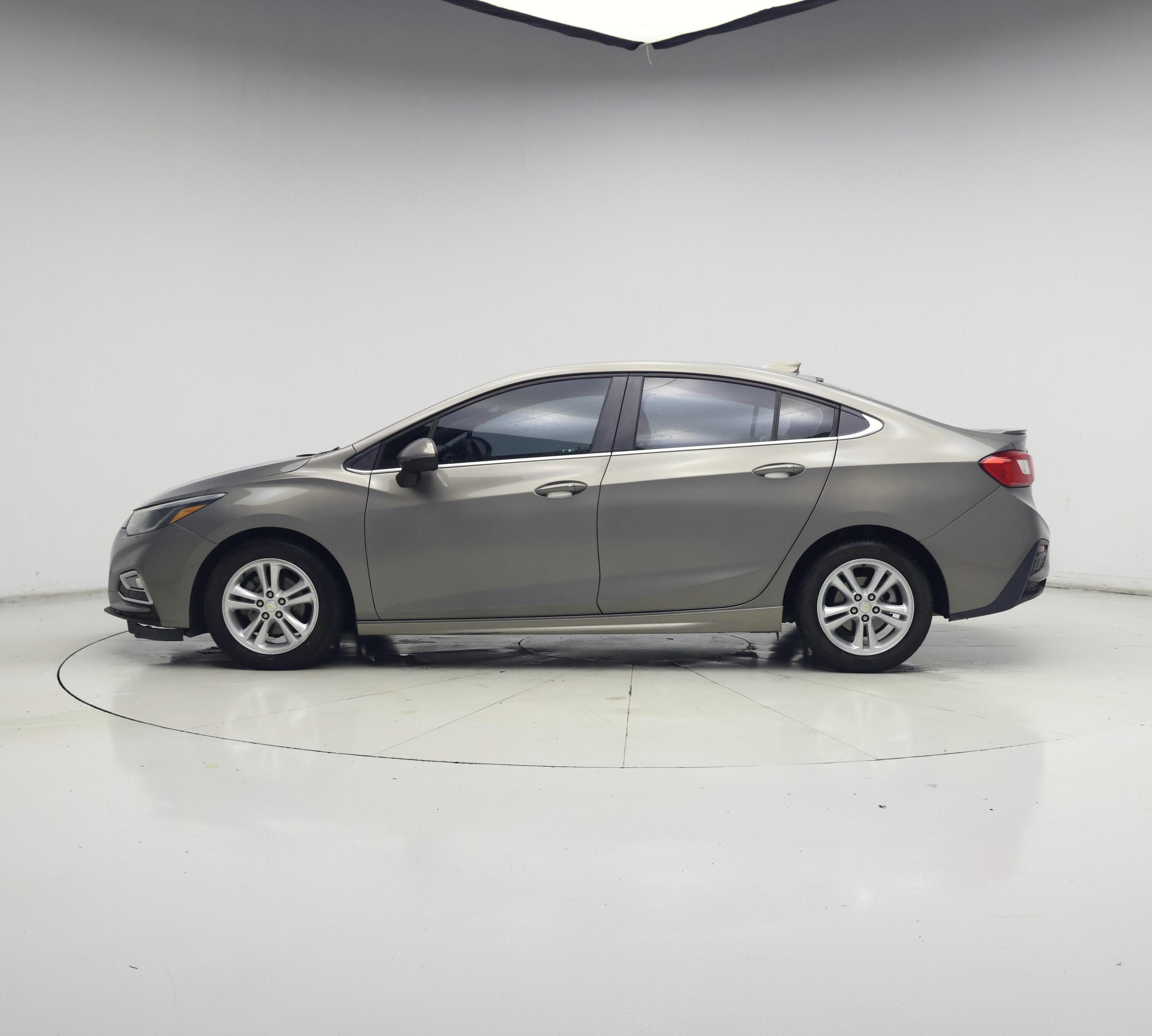 Thumbnail: 2018 Chevrolet Cruze - 3