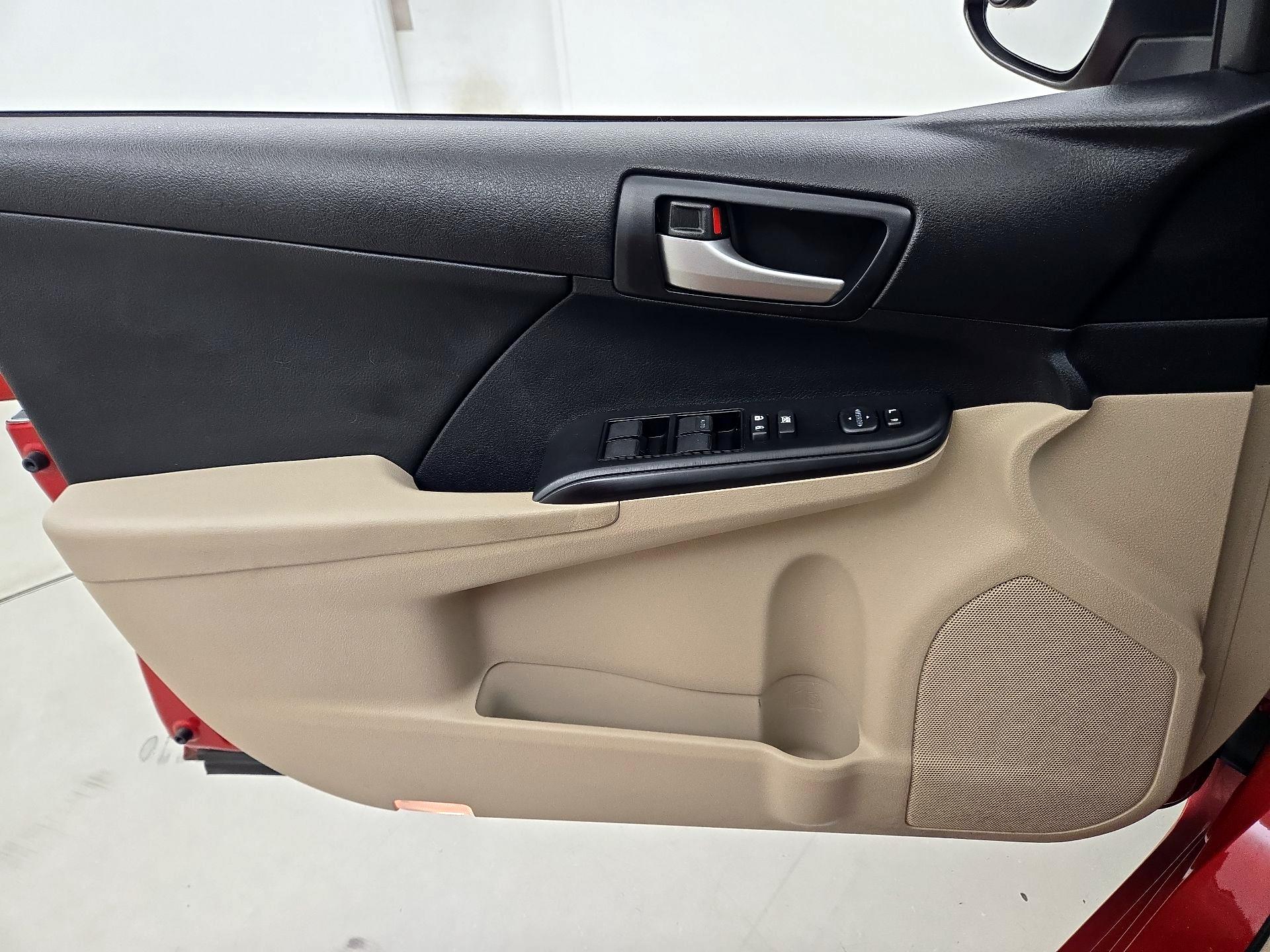 Thumbnail: 2014 Toyota Camry - 12