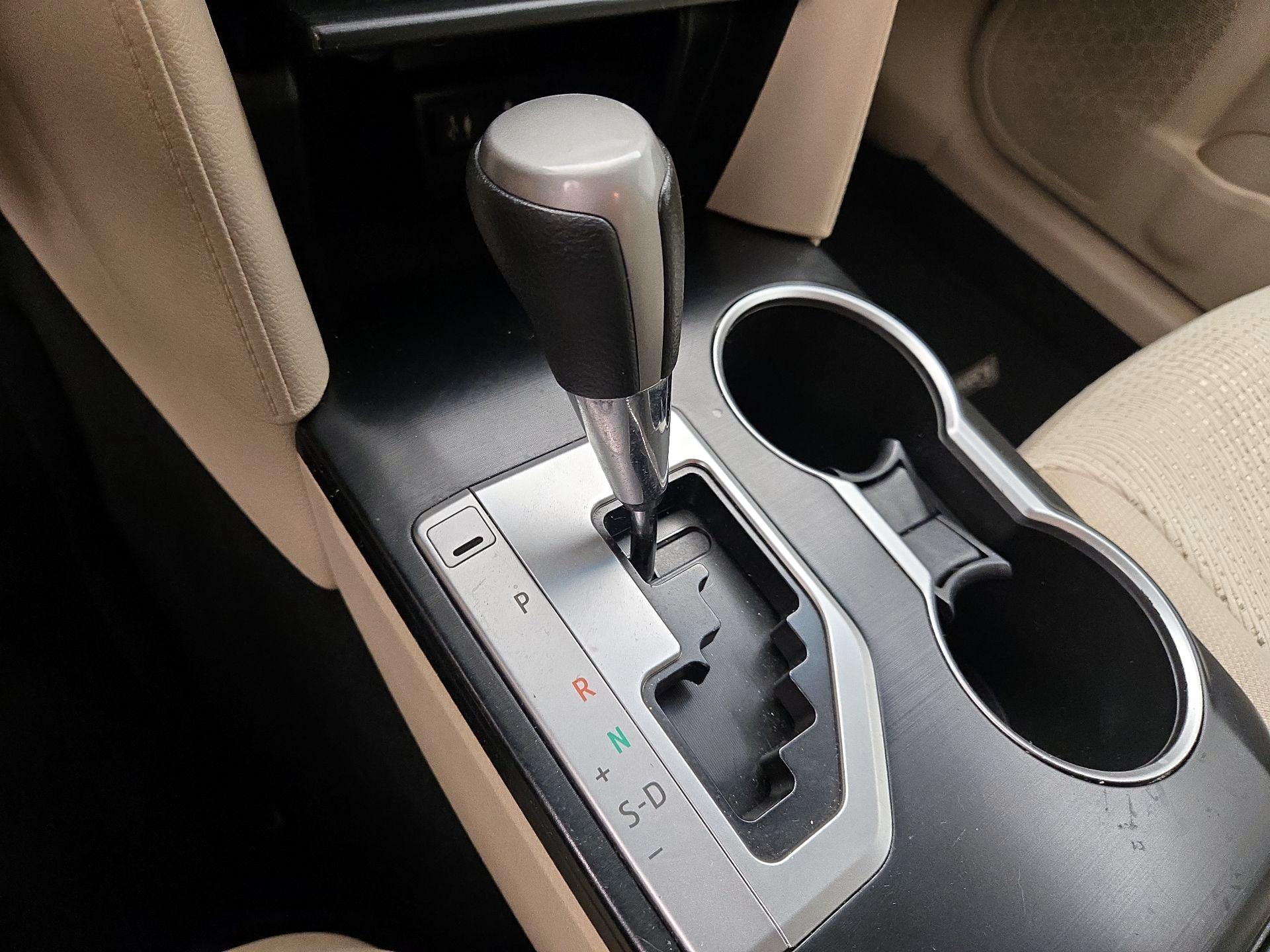Thumbnail: 2014 Toyota Camry - 17