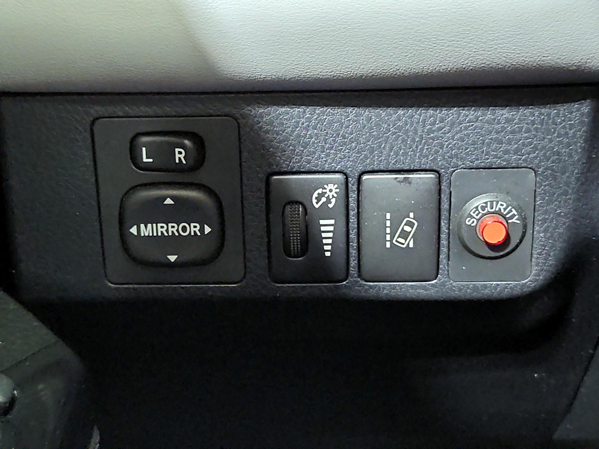 Thumbnail: 2018 Toyota RAV4 - 13