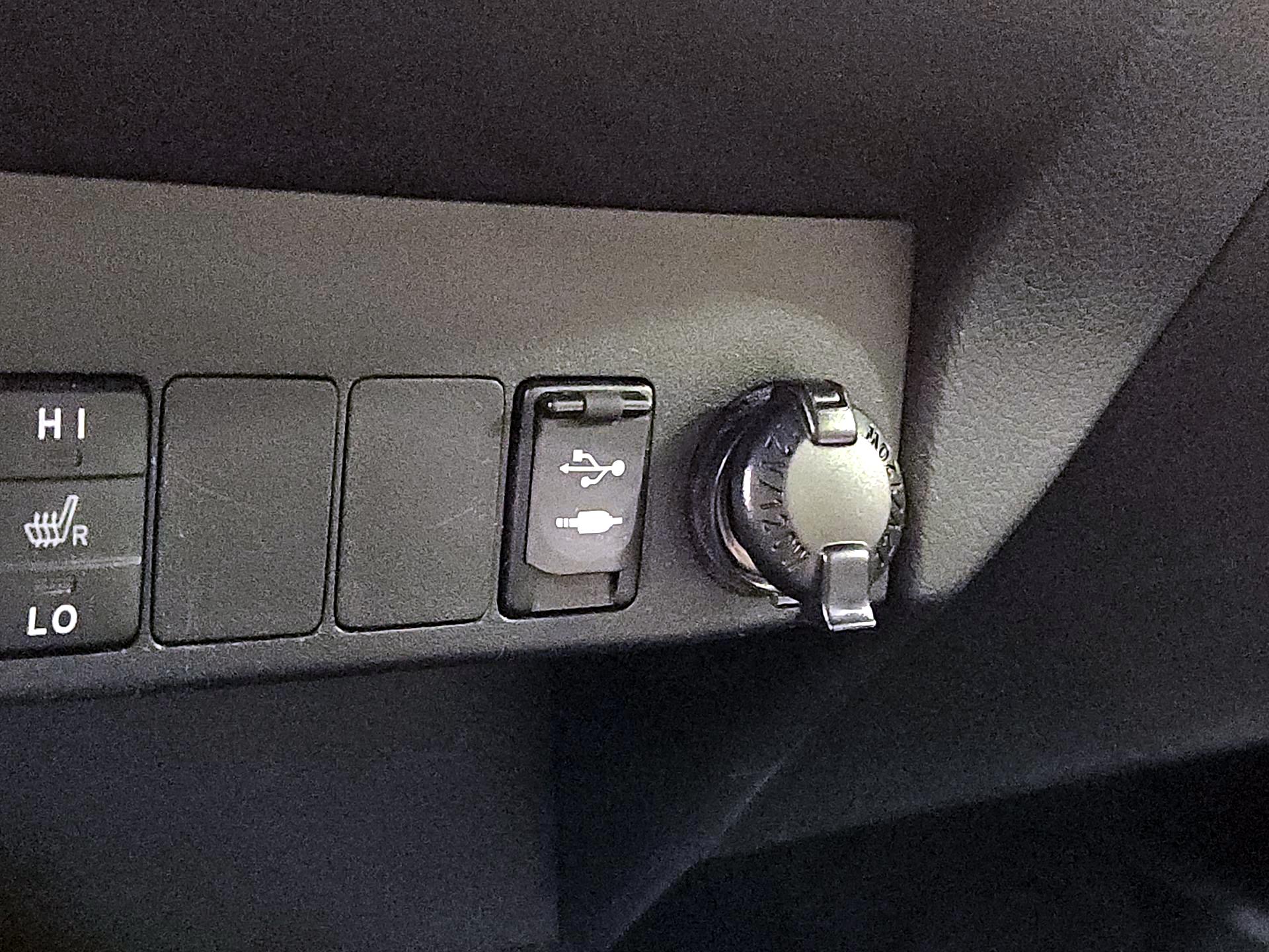 Thumbnail: 2018 Toyota RAV4 - 18