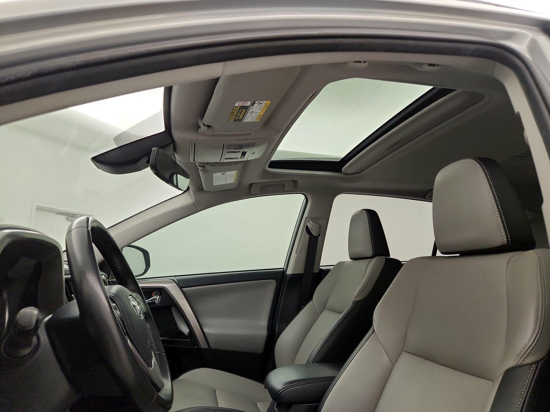 Thumbnail: 2018 Toyota RAV4 - 19