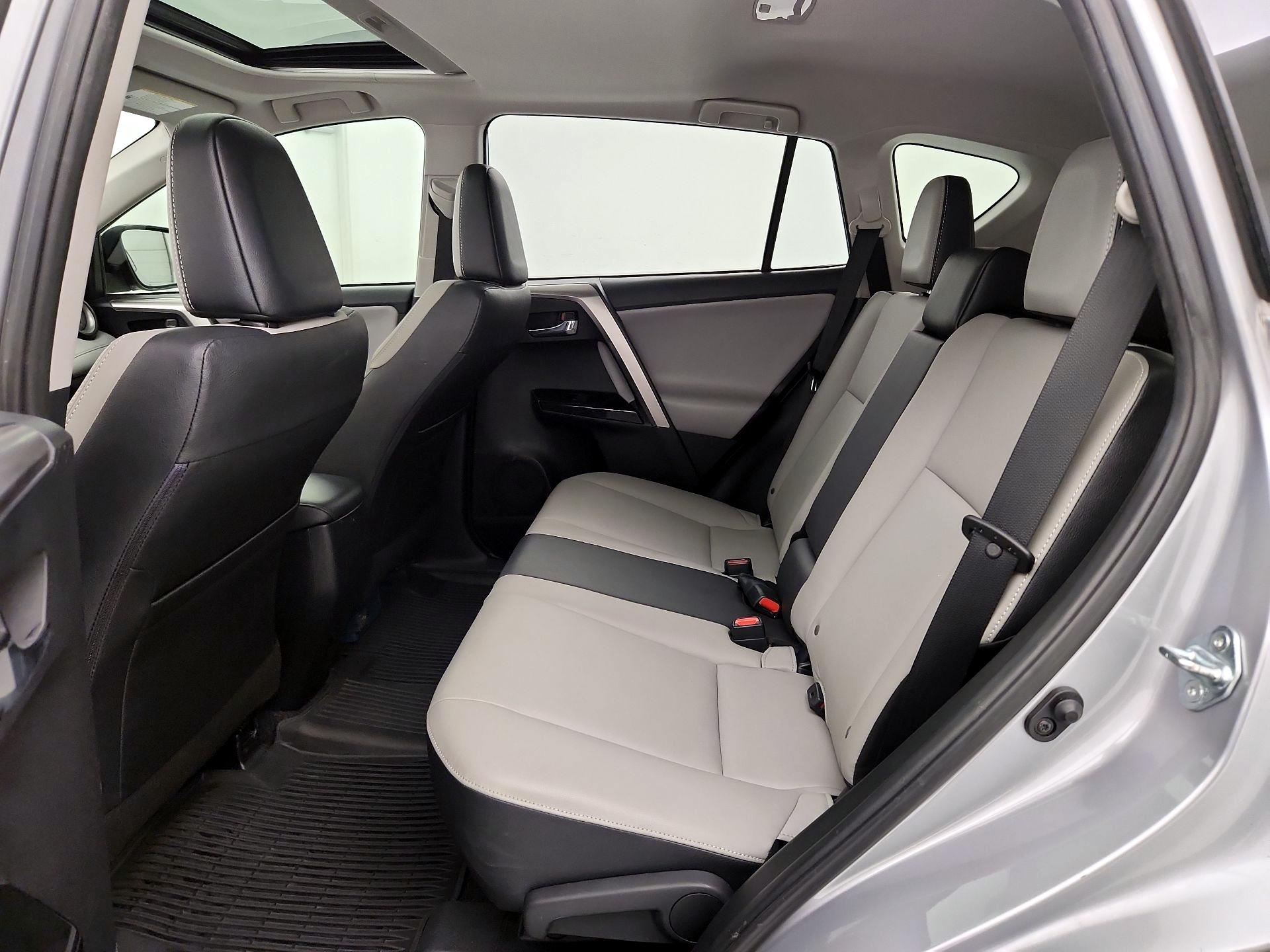Thumbnail: 2018 Toyota RAV4 - 20