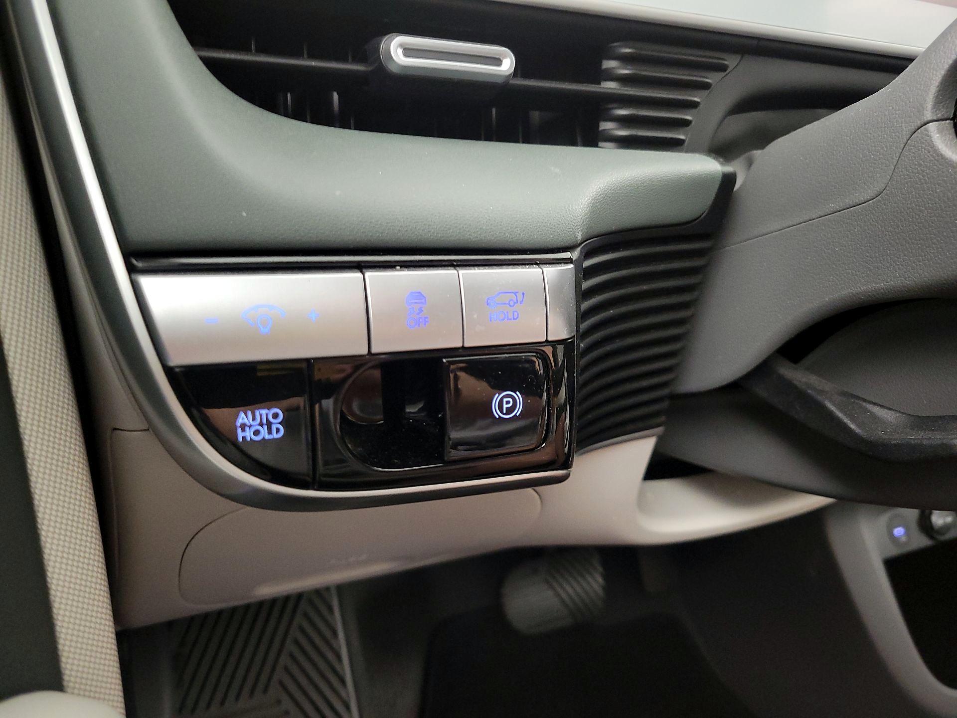 Thumbnail: 2022 Hyundai Ioniq 5 - 13