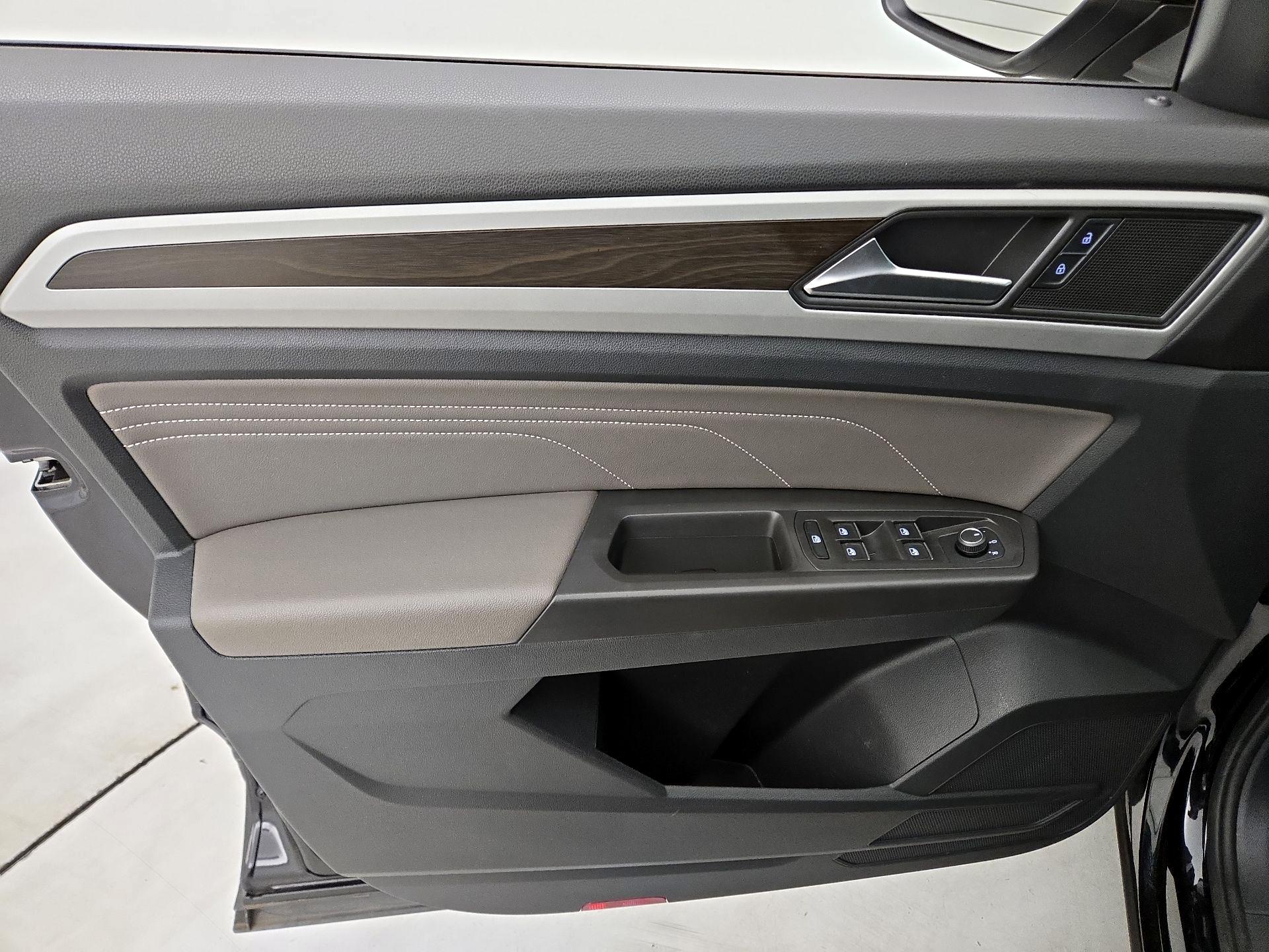 Thumbnail: 2022 Volkswagen Atlas - 12