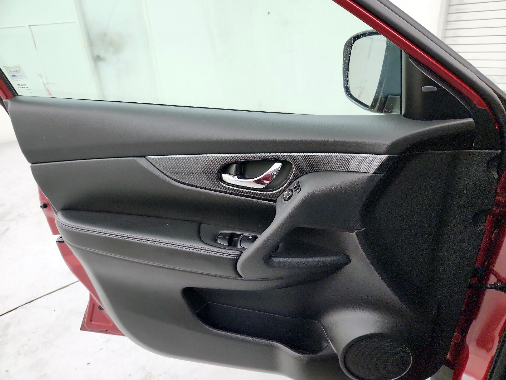 Thumbnail: 2015 Nissan Rogue - 12