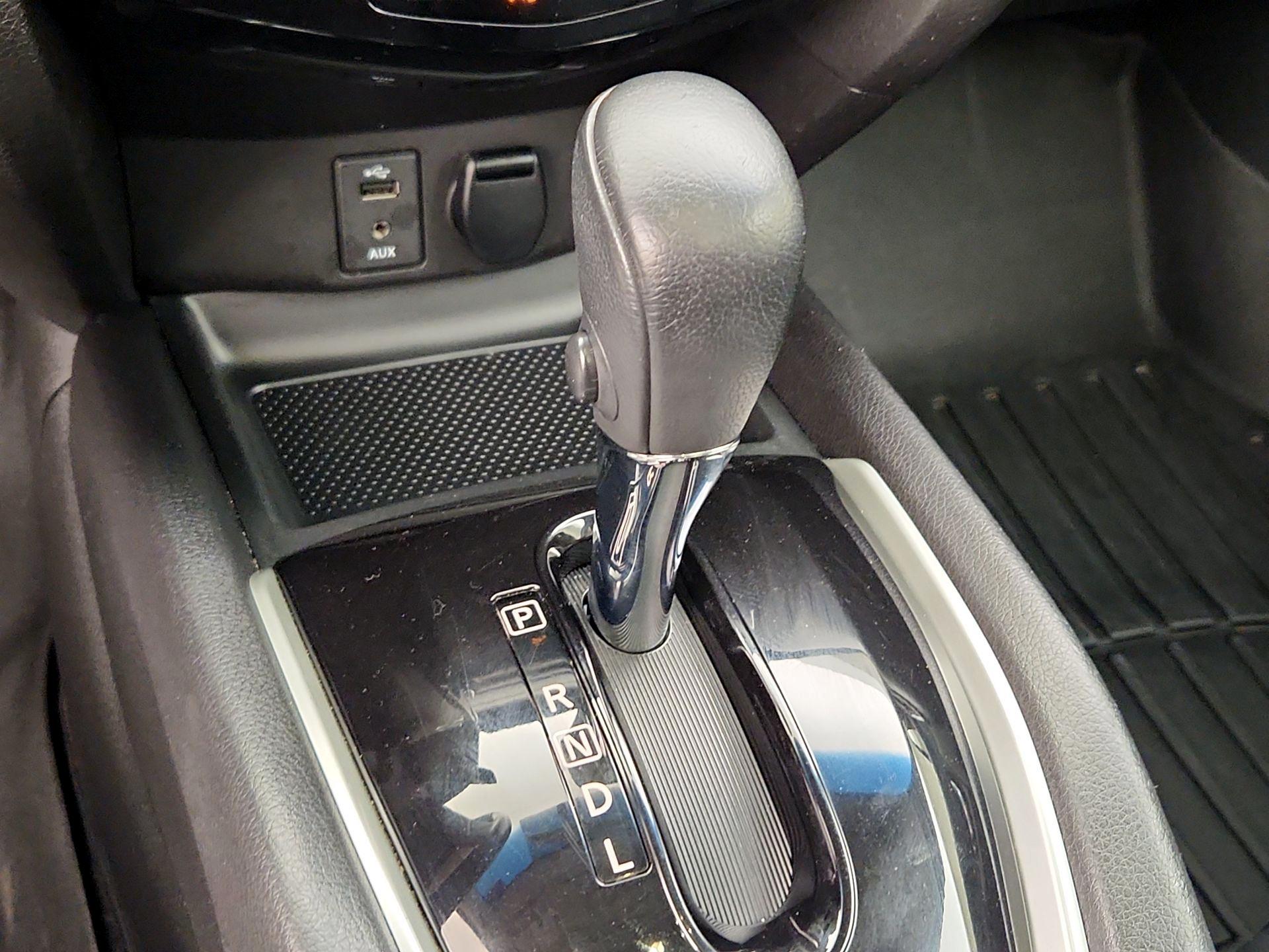 Thumbnail: 2015 Nissan Rogue - 18