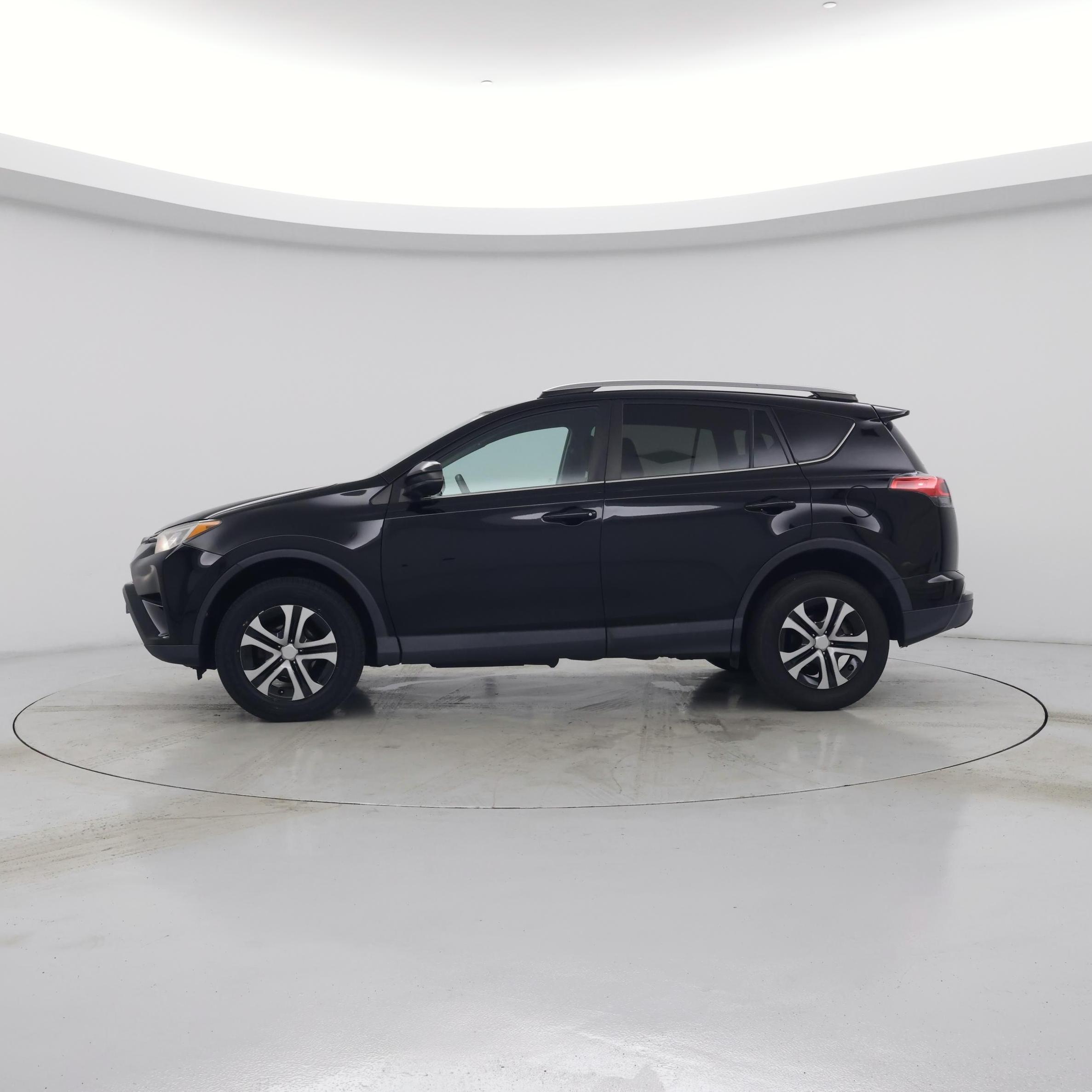Thumbnail: 2017 Toyota RAV4 - 3
