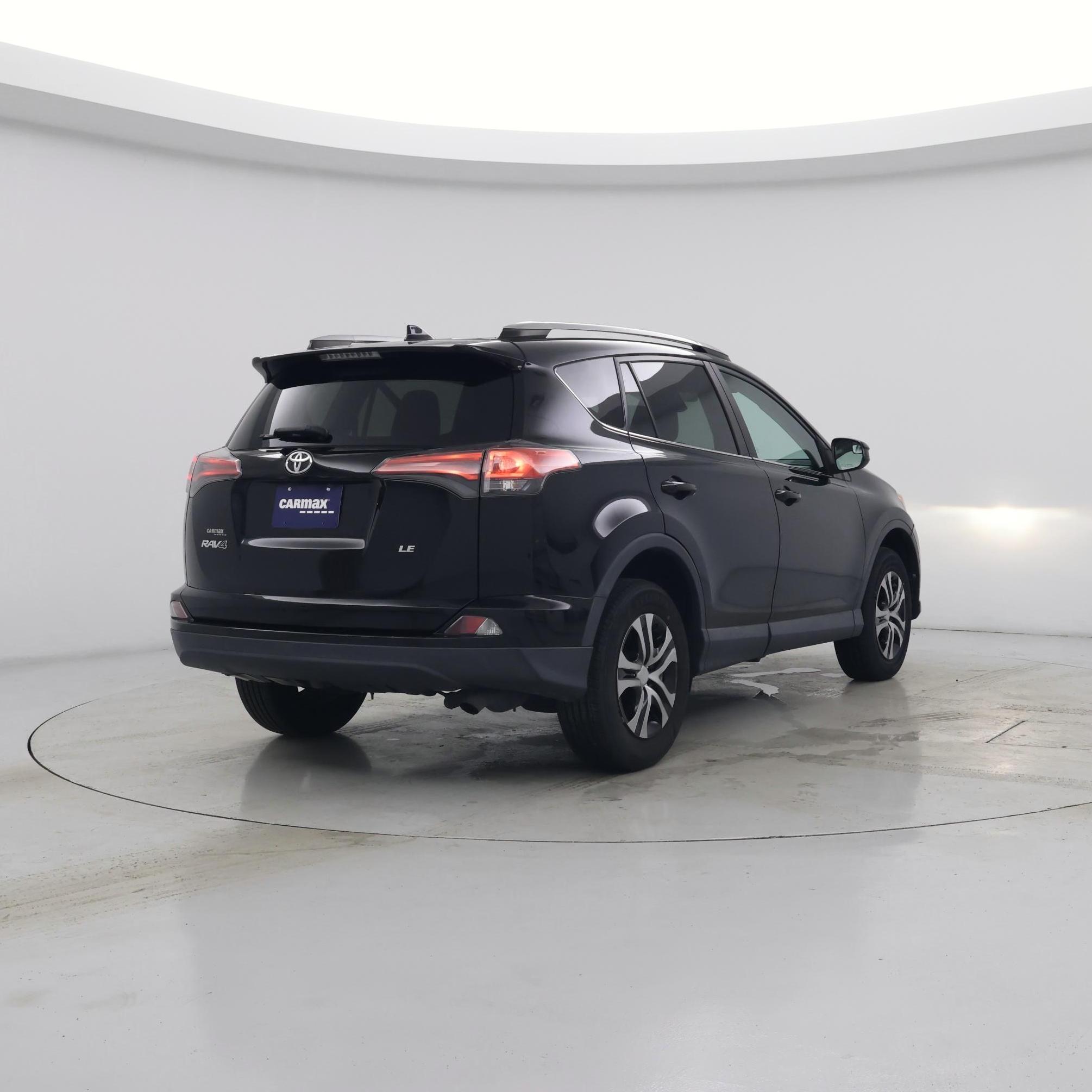 Thumbnail: 2017 Toyota RAV4 - 8