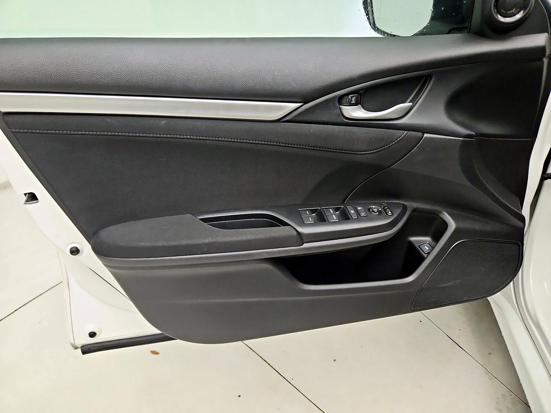 Thumbnail: 2016 Honda Civic - 12