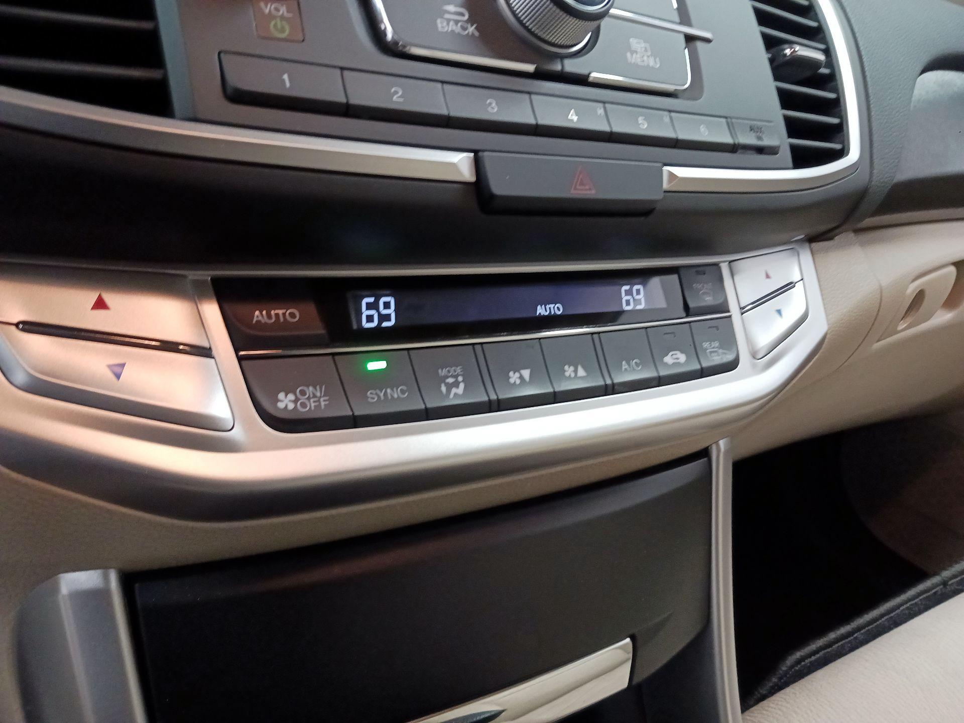 Thumbnail: 2015 Honda Accord - 15