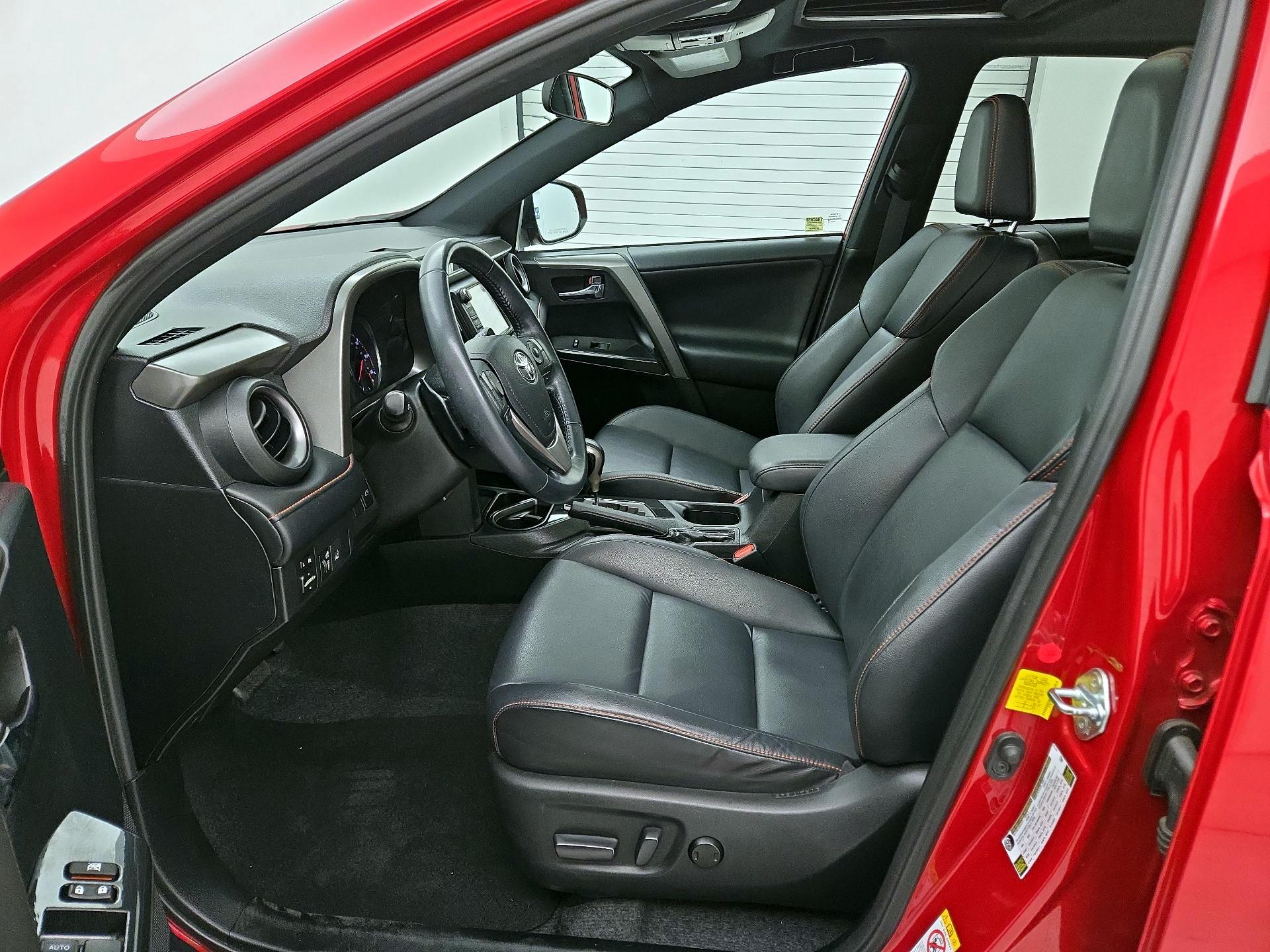 Thumbnail: 2016 Toyota RAV4 - 11