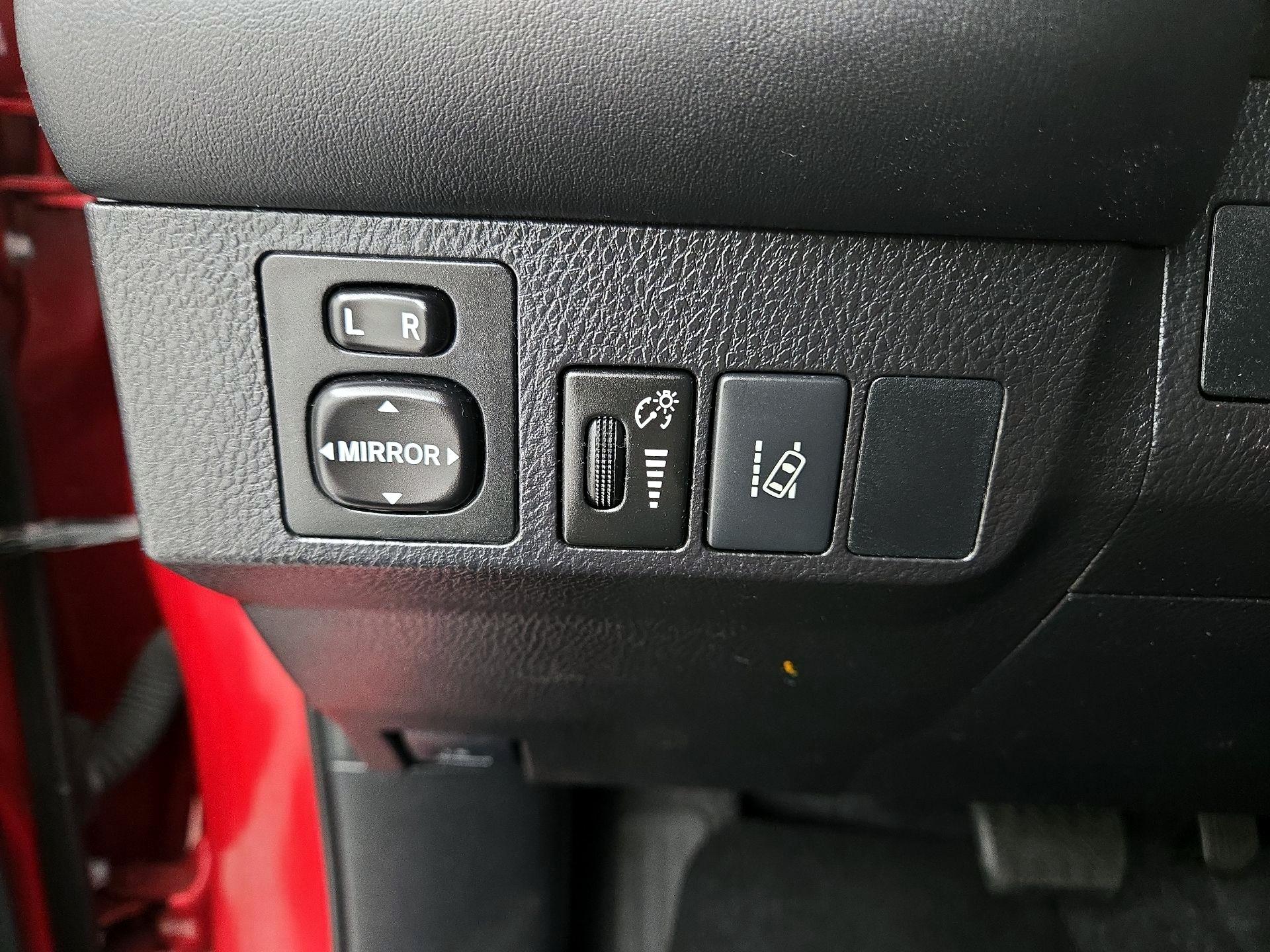 Thumbnail: 2016 Toyota RAV4 - 13