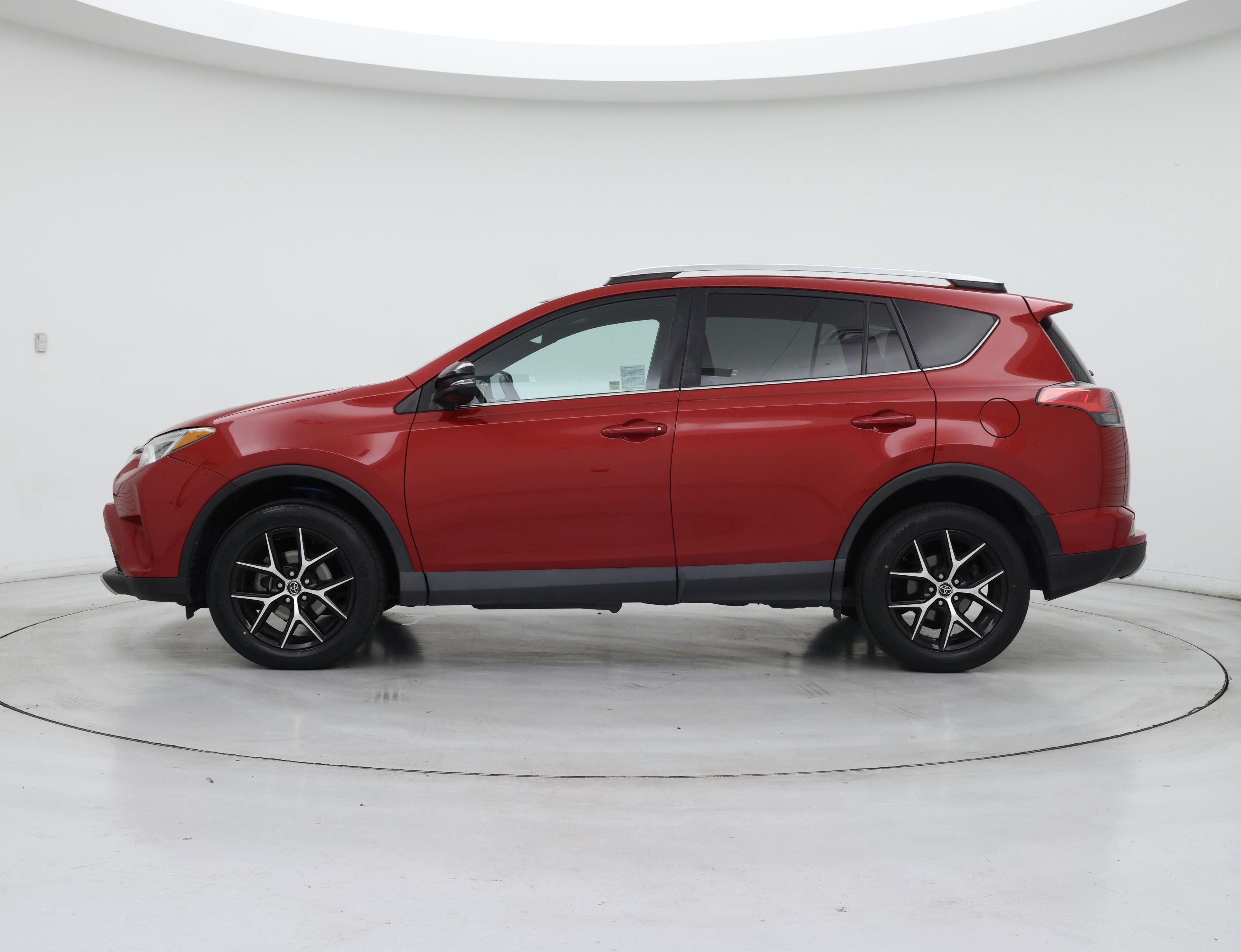 Thumbnail: 2016 Toyota RAV4 - 3