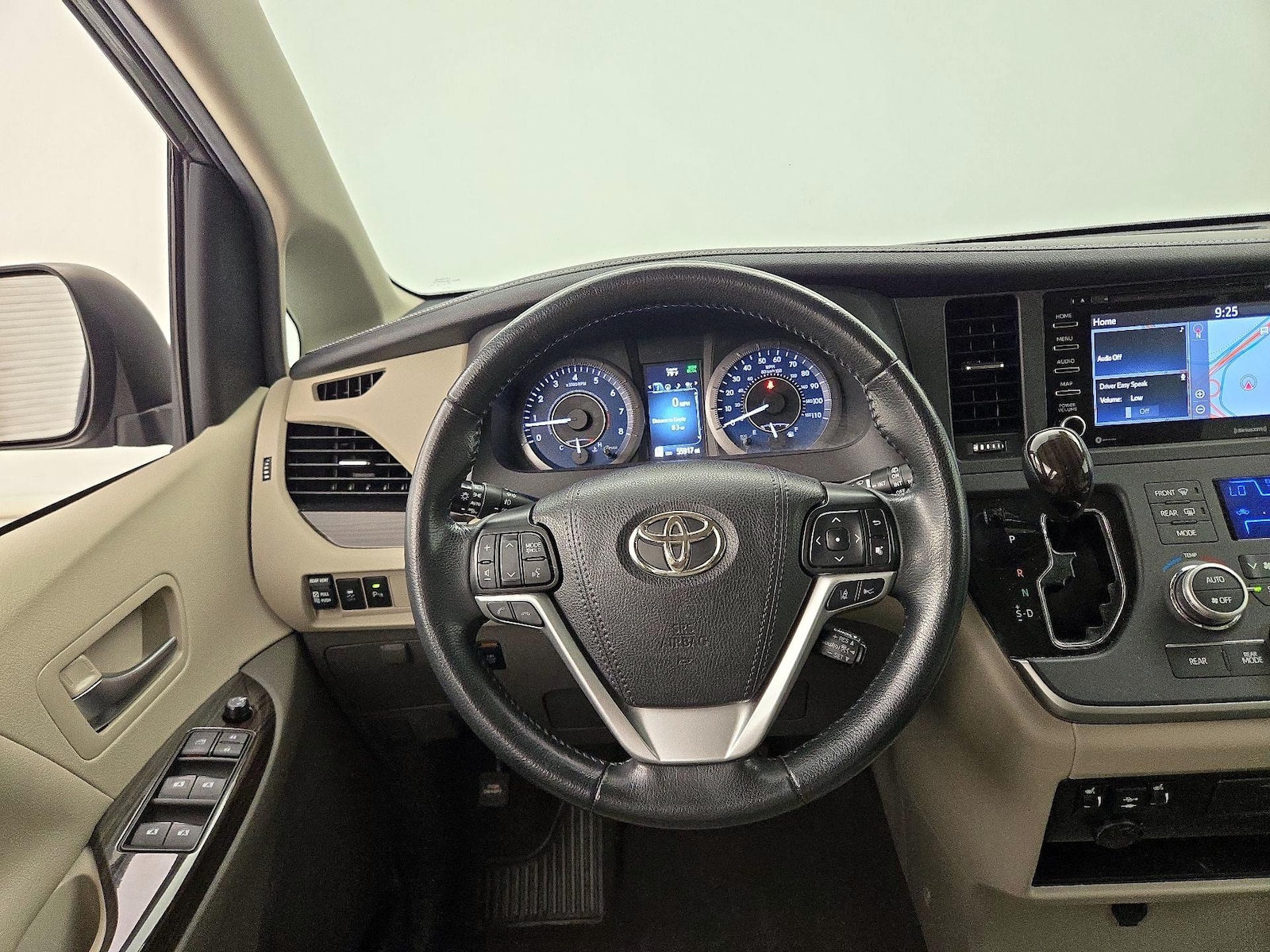 2020 Toyota Sienna XLE - Photo 11