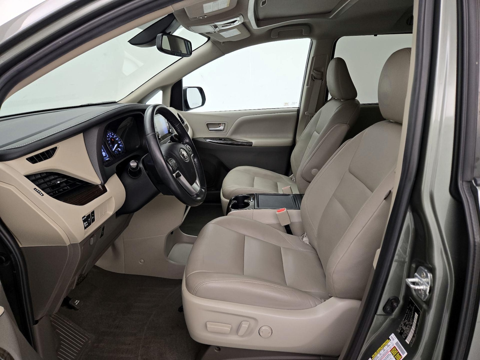 2020 Toyota Sienna XLE - Photo 12