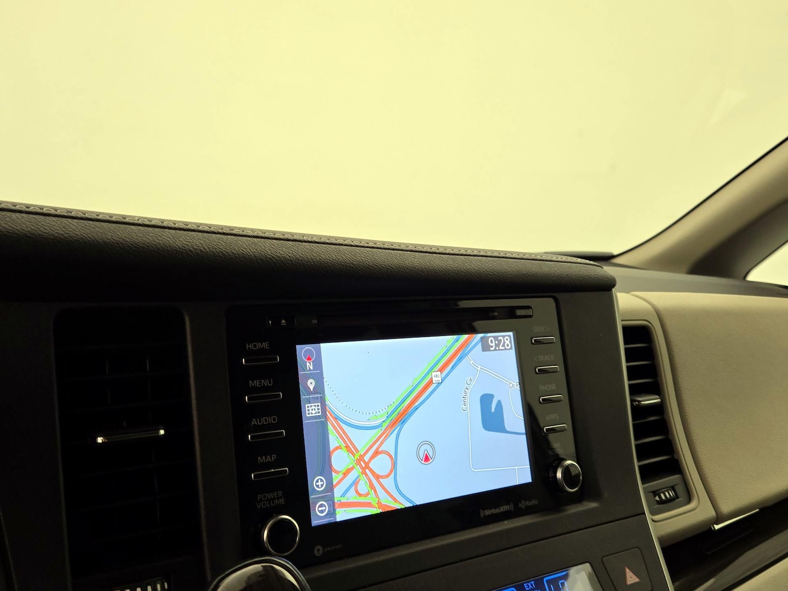 2020 Toyota Sienna XLE - Photo 15