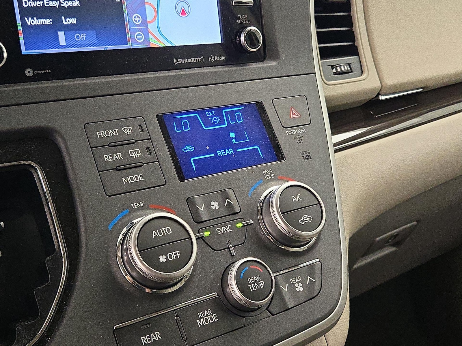 2020 Toyota Sienna XLE - Photo 18