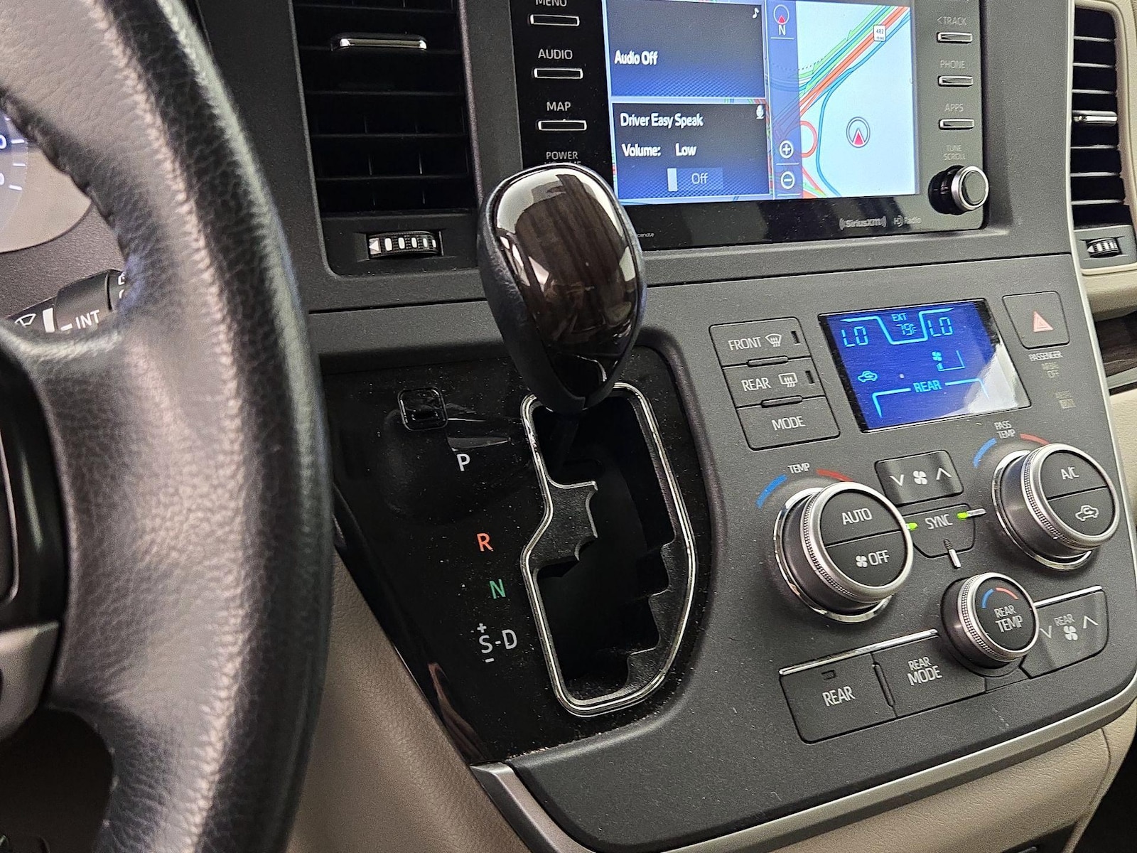 2020 Toyota Sienna XLE - Photo 19
