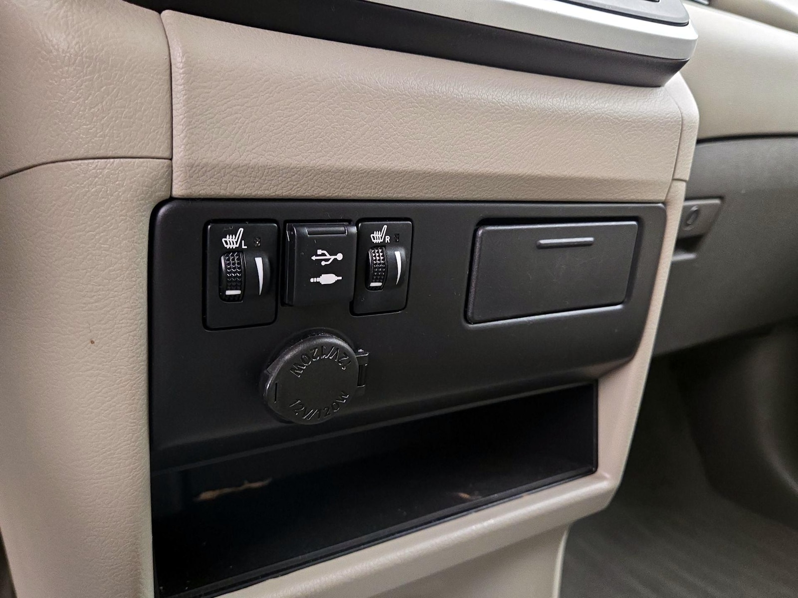 2020 Toyota Sienna XLE - Photo 20