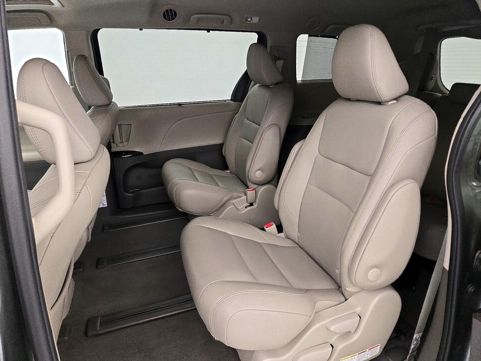 2020 Toyota Sienna XLE - Photo 22