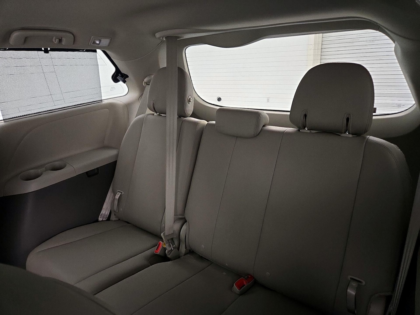 2020 Toyota Sienna XLE - Photo 23