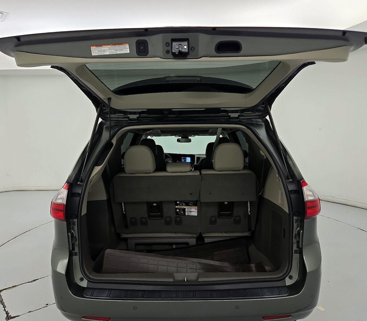 Trunk/Cargo (Seats Up)