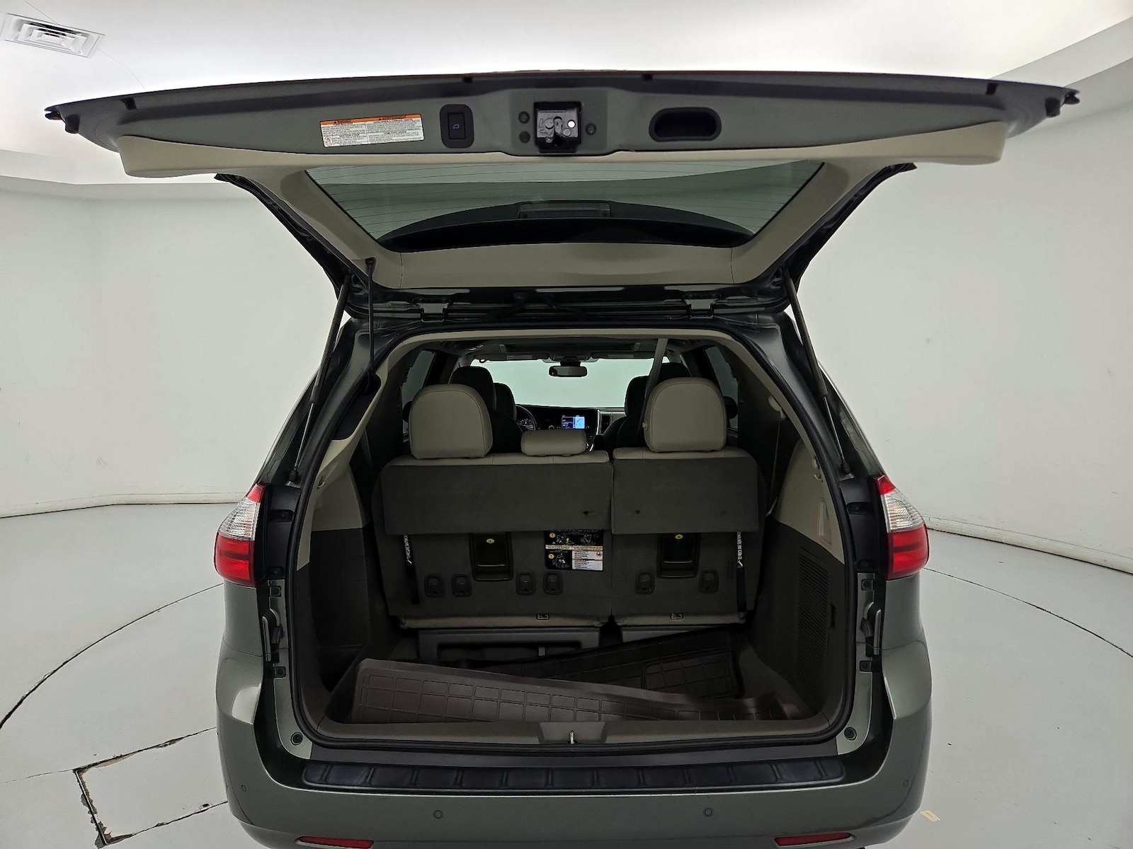 2020 Toyota Sienna XLE - Photo 24