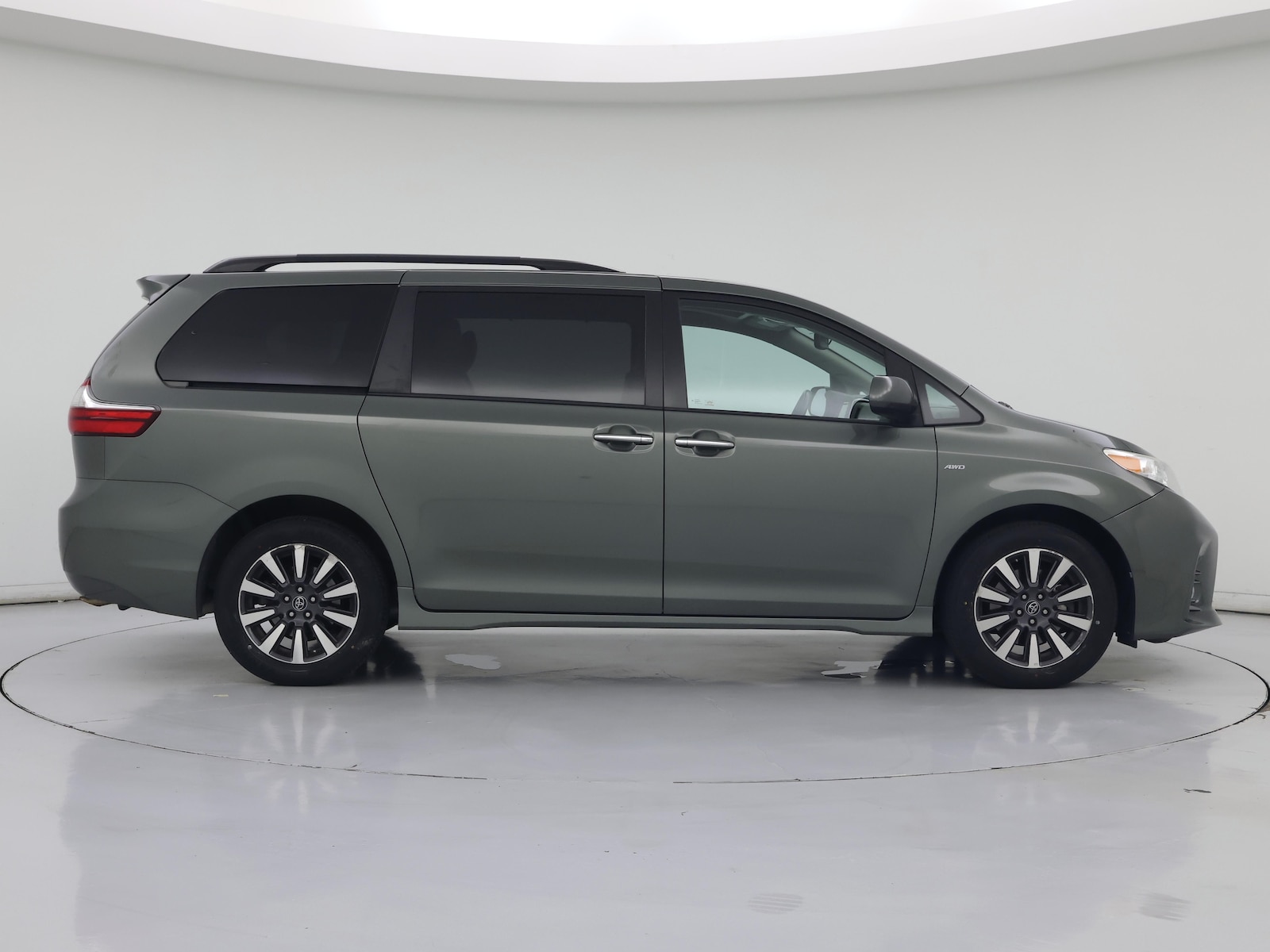 2020 Toyota Sienna XLE - Photo 8